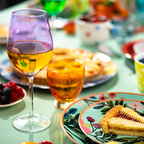 Come apparecchiare una tavola per cena tra amici 