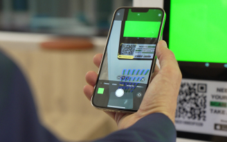 Scansiona il QR code nella colonnina della stazione Amperry 