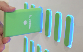 Quando hai finito di caricare, riposiziona il power bank nella stazione Amperry