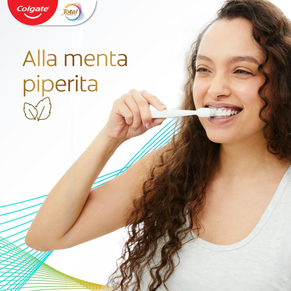Colgate dentifricio sbiancante Total Whitening 24h di protezione attiva 75 ml