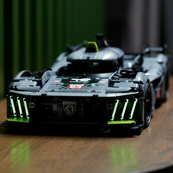 LEGO Technic PEUGEOT 9X8 24H Le Mans Hybrid Hypercar