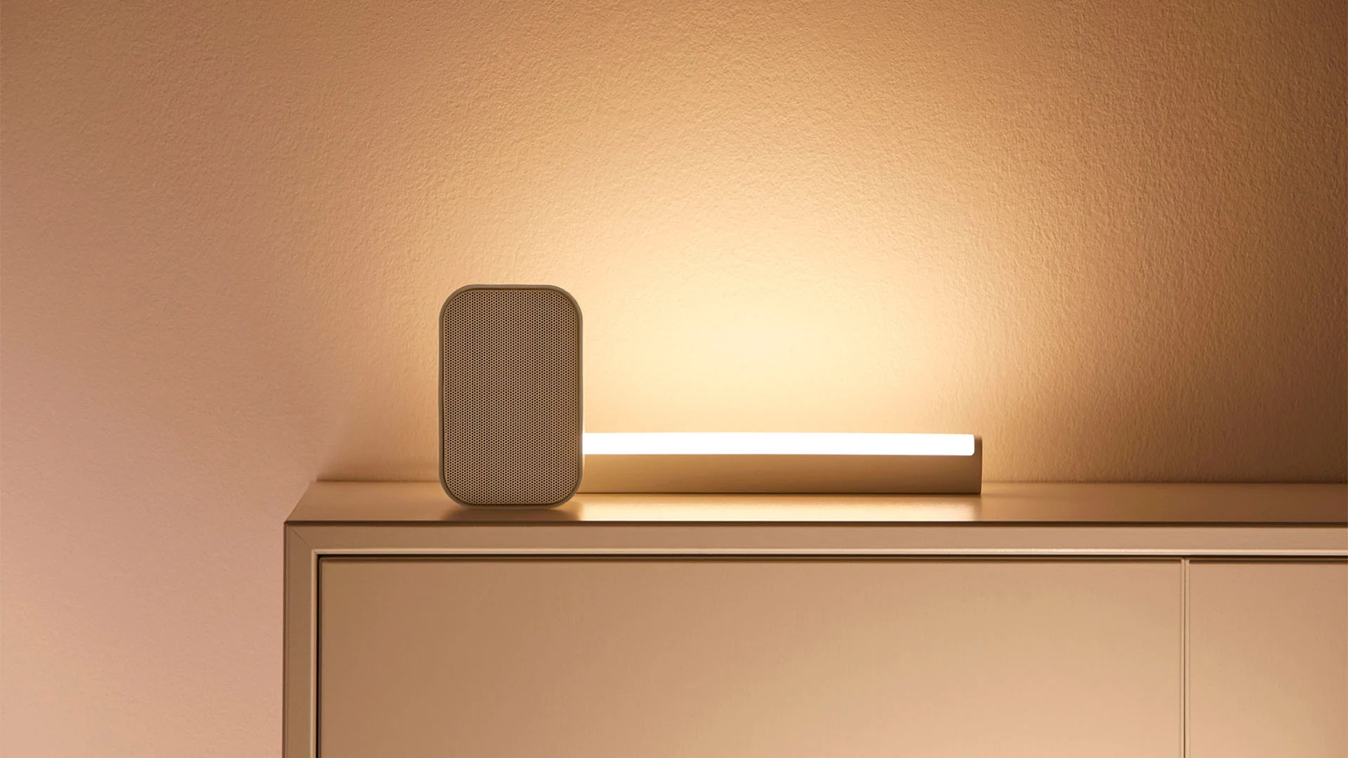 WiZ Barra Luminosa Smart Portatile Dimmerabile Luce Bianca o Colorata