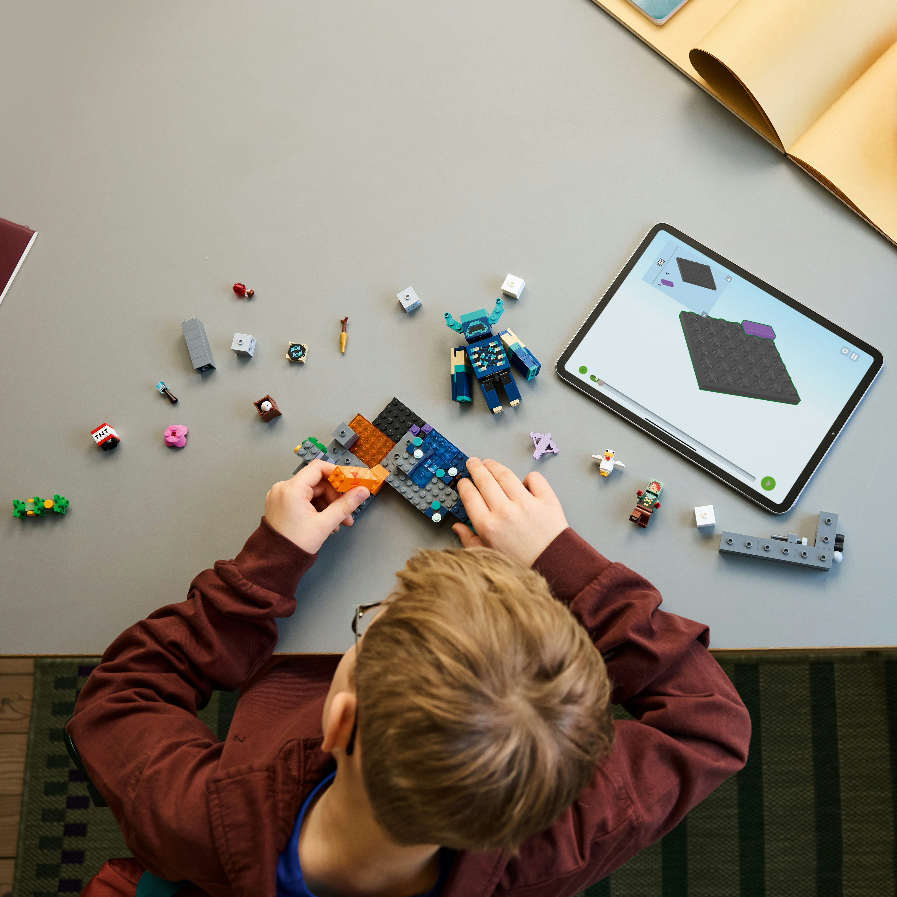 LEGO Minecraft 21274 L&rsquo;Incontro con il Sorvegliante, Giocattolo con Minifigure, Mob e Funzione Caduta Massi, Idea Regalo 7+