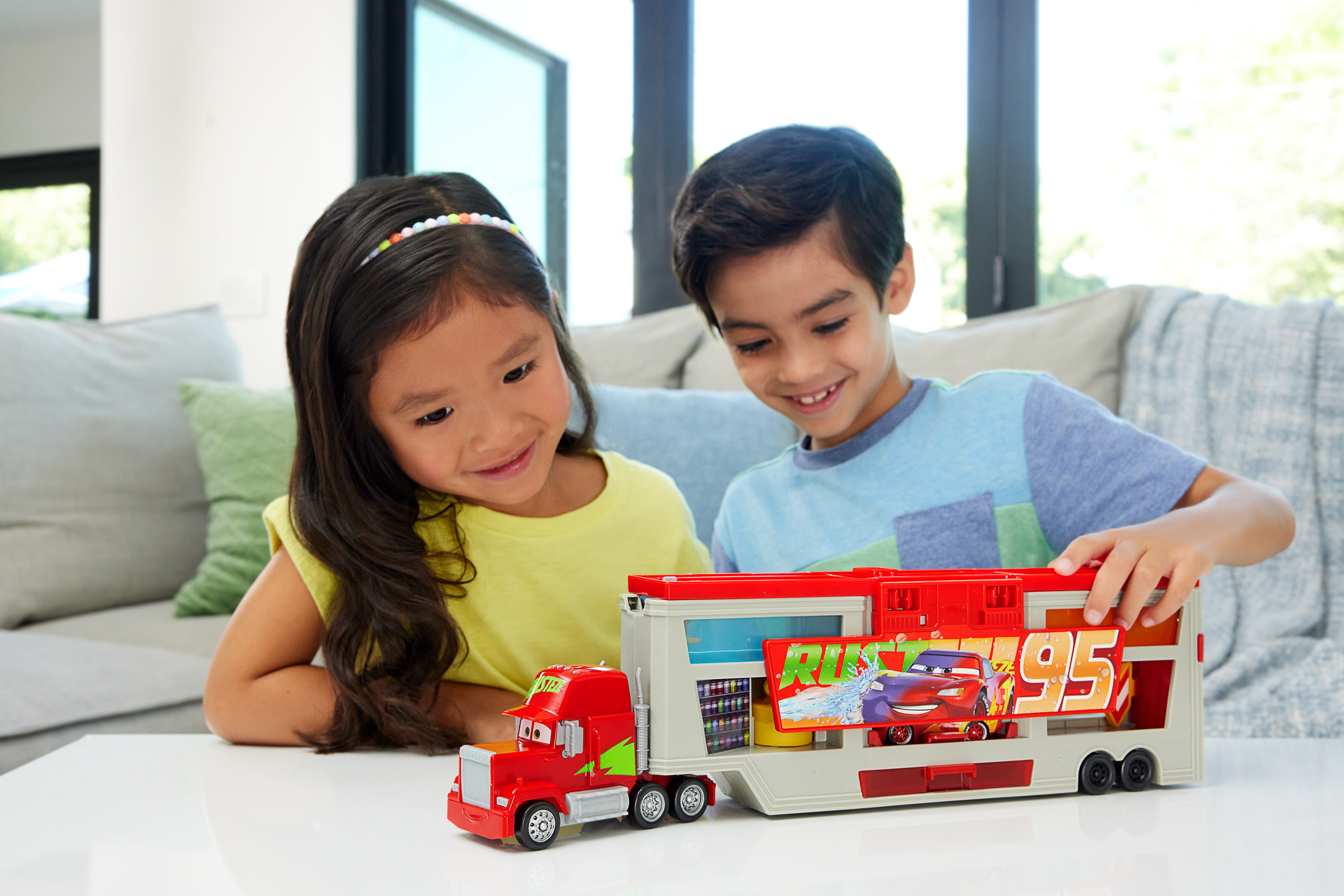 Disney Pixar Cars Mack Cambia Colore