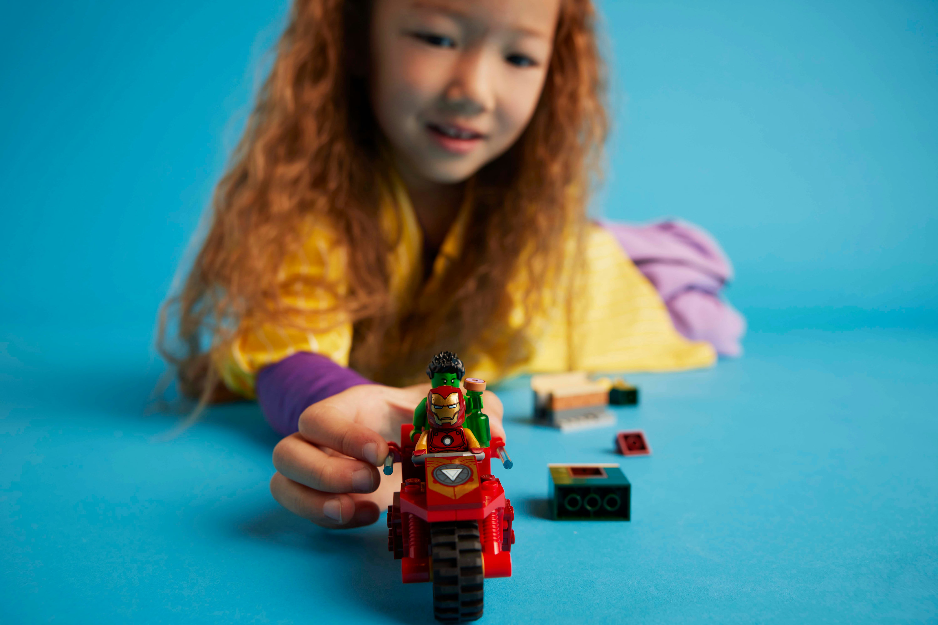 LEGO Iron Man con moto e The Hulk