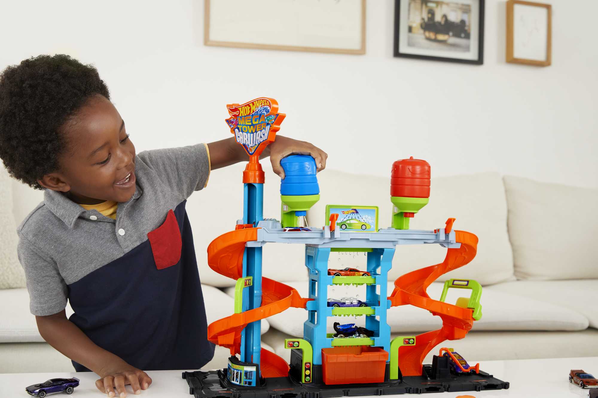 Hot Wheels City Mega Torre Autolavaggio, include 1 macchinina Color Shifters e pratici serbatoi per acqua, si collega ad altri set, giocattolo per bambini 4+ Anni