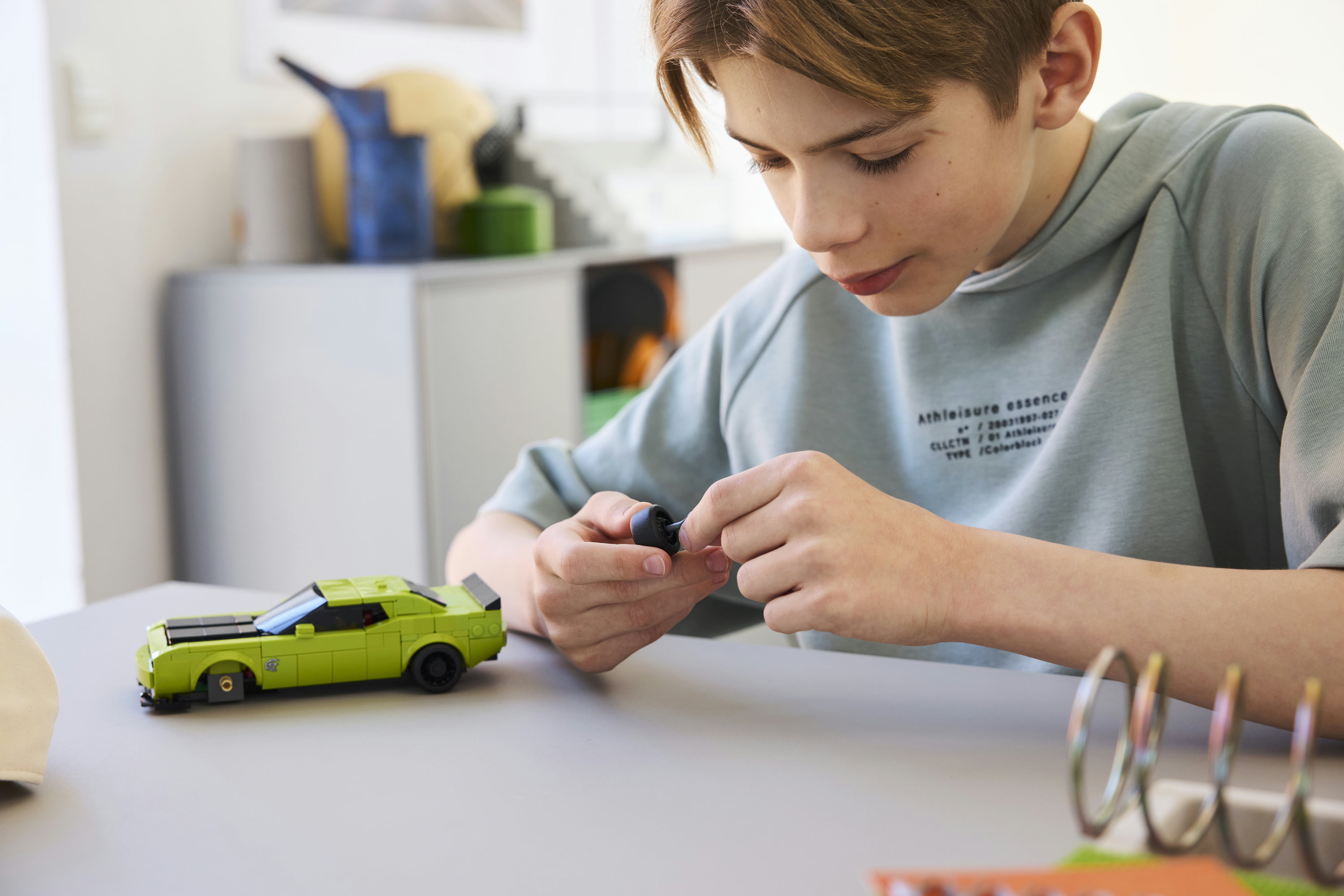 LEGO Speed Champions 77237 Sports Car Dodge Challenger SRT Hellcat, Macchina Giocattolo da Gioco e Esposizione, Regalo da 9+
