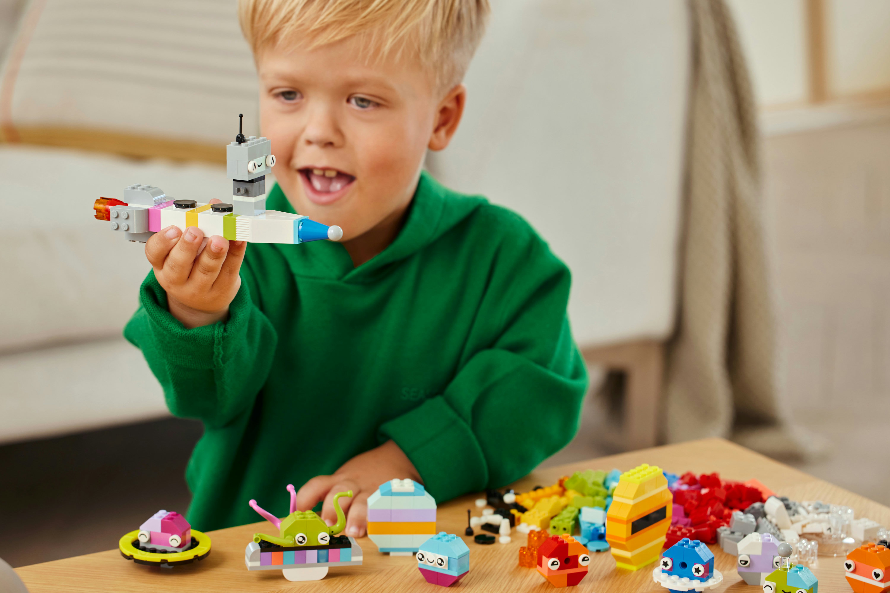 LEGO Classic Pianeti dello spazio creativi