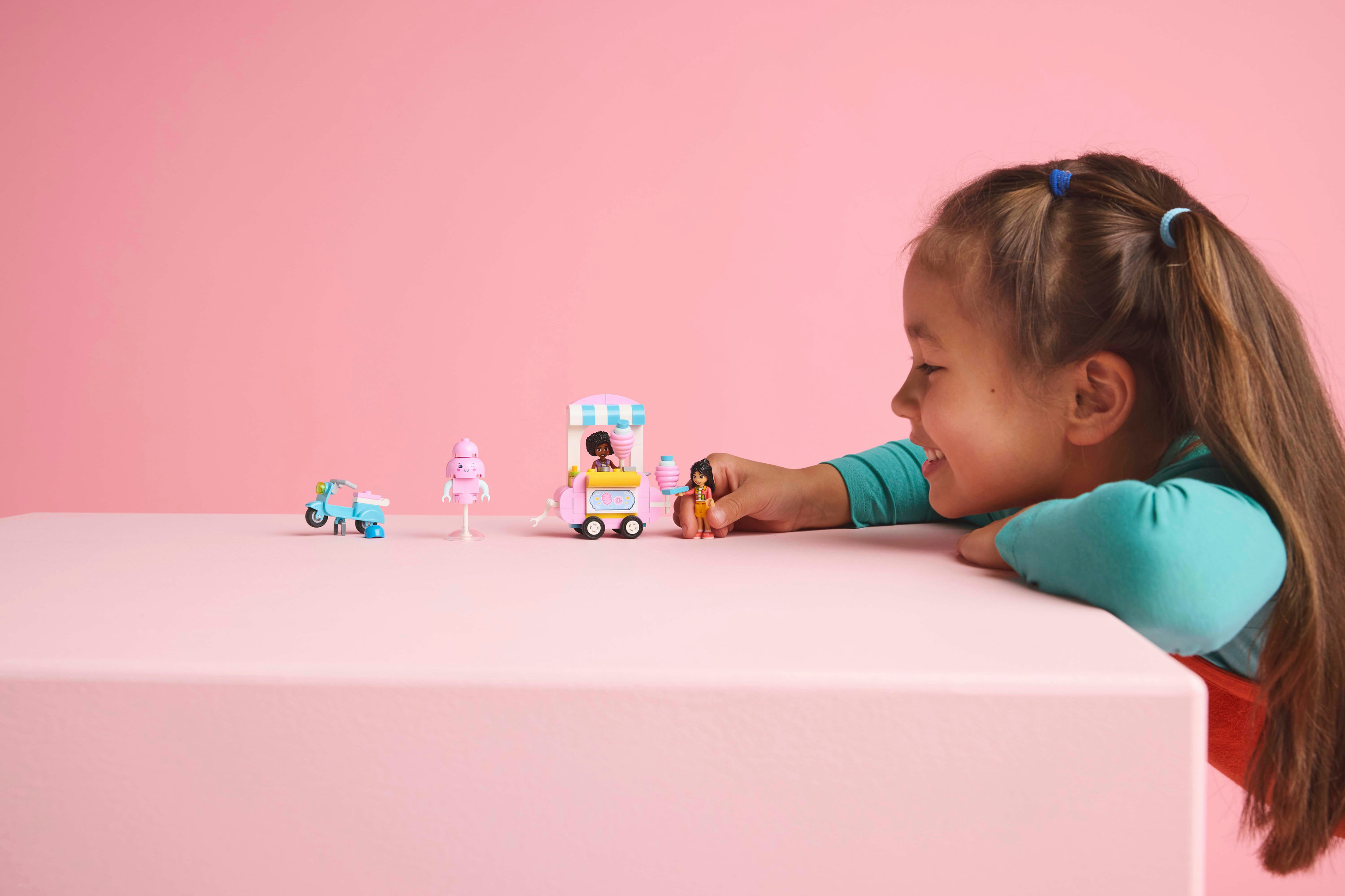 LEGO Friends Bancarella di zucchero filato e scooter