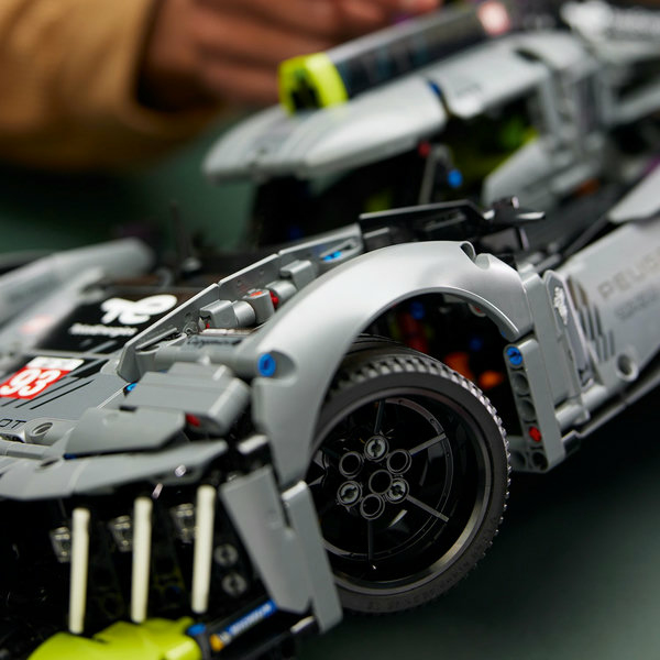 LEGO Technic PEUGEOT 9X8 24H Le Mans Hybrid Hypercar
