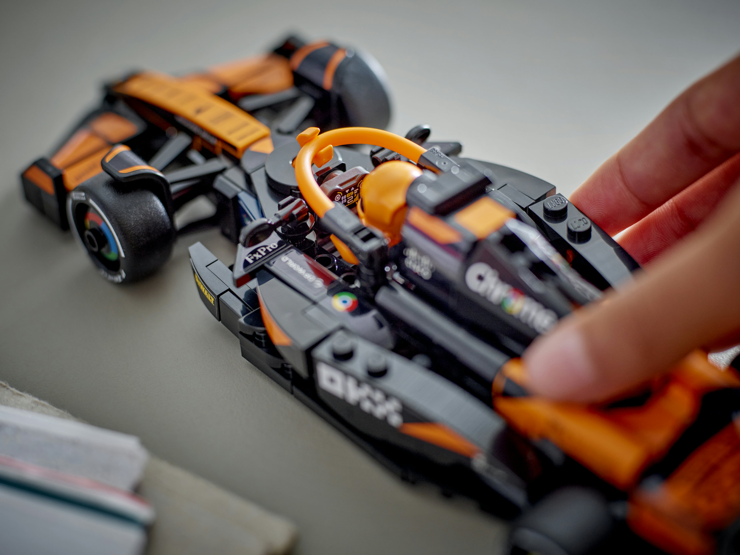 LEGO Speed Champions 77251 Auto da Corsa McLaren F1 Team MCL38 Macchina Giocattolo da Collezione con Minifigure per Bambine10+