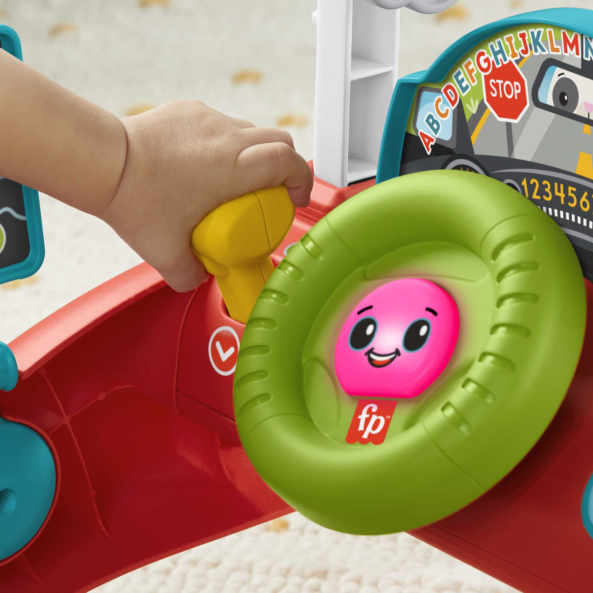 Fisher-Price Primi Passi al Volante, Edizione multilingue, giocattolo ispirato a una macchina che incoraggia i bambini a camminare, Giocattolo per bambini 6+ mesi