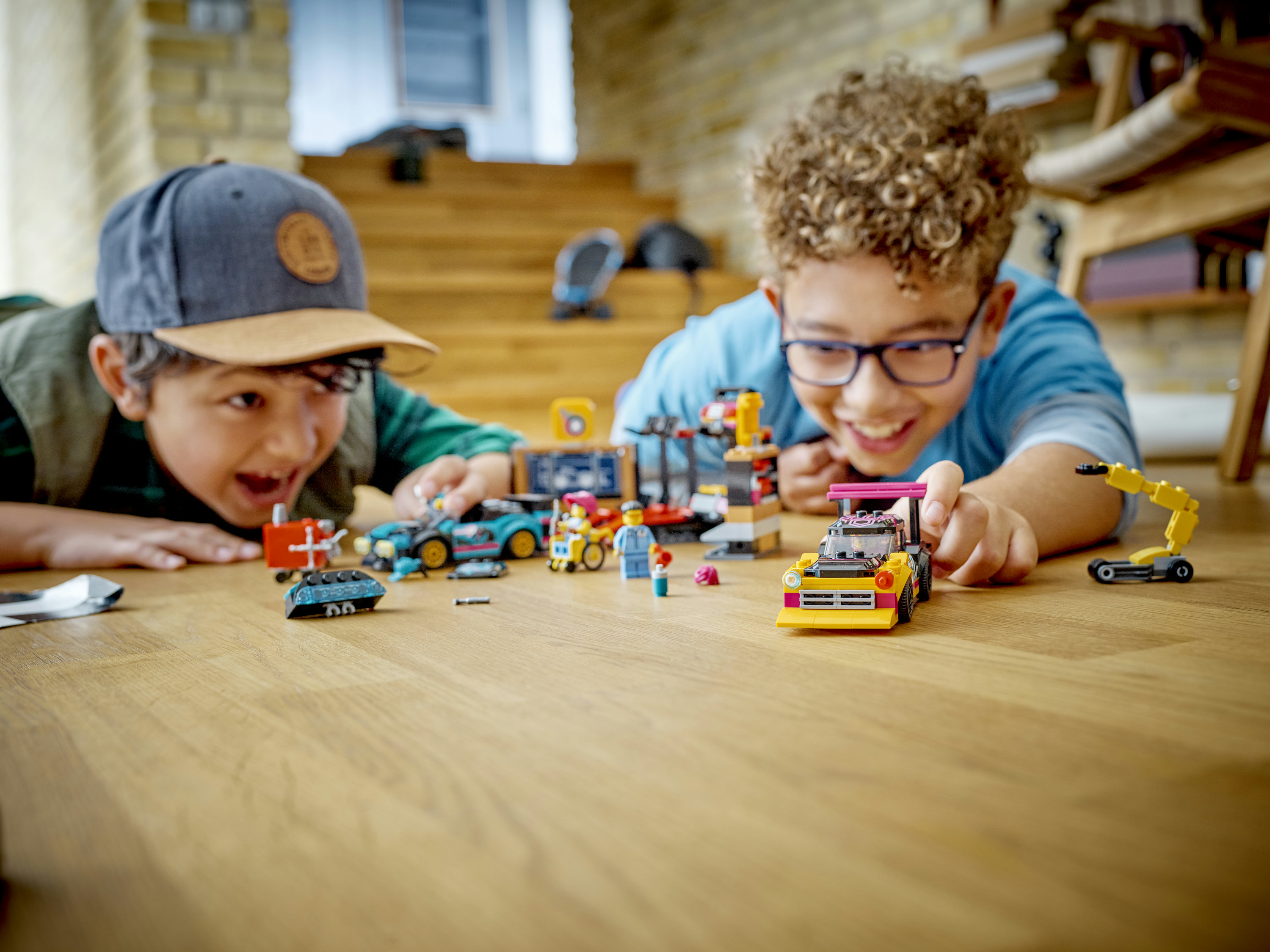 LEGO City Garage auto personalizzato