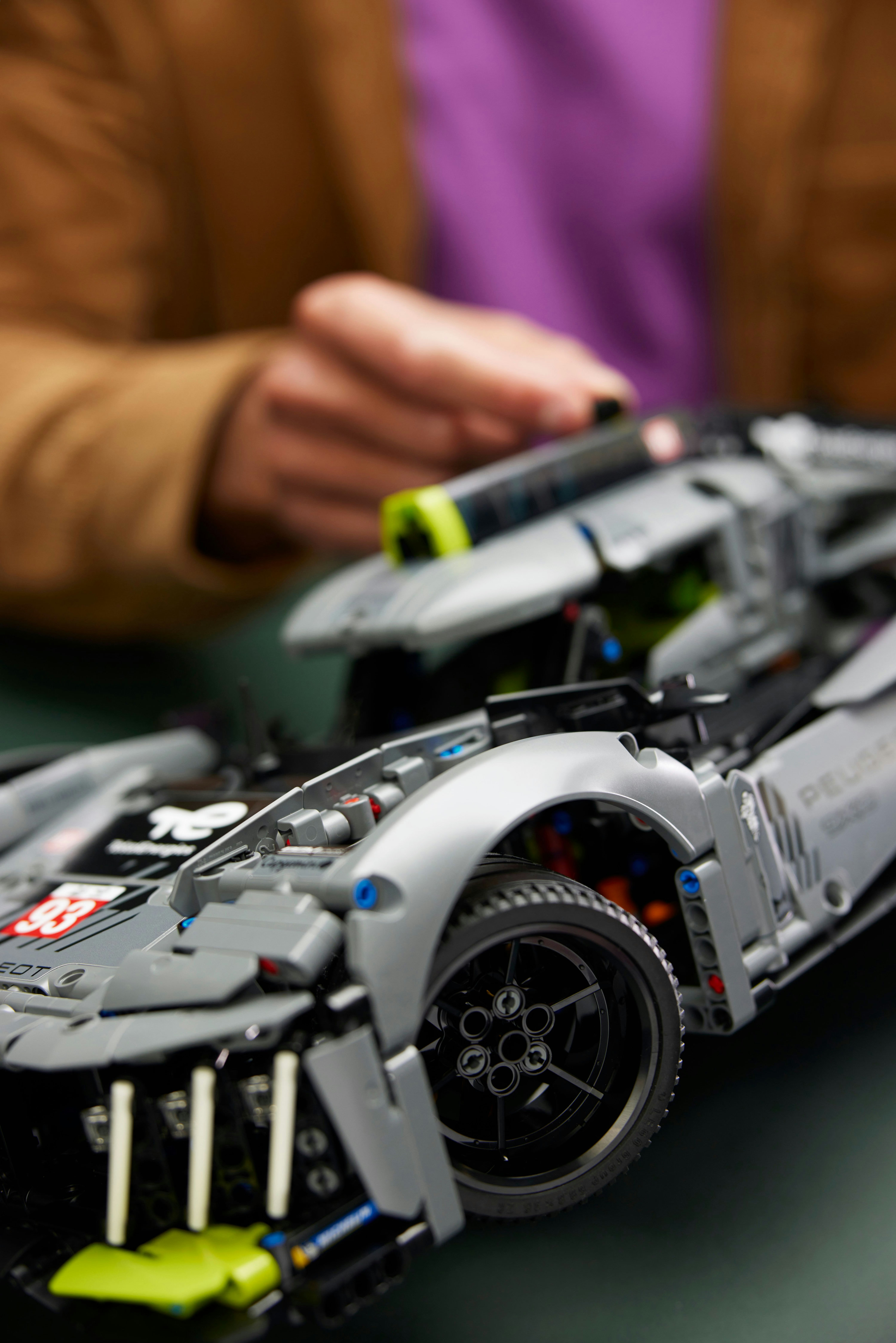 LEGO Technic PEUGEOT 9X8 24H Le Mans Hybrid Hypercar