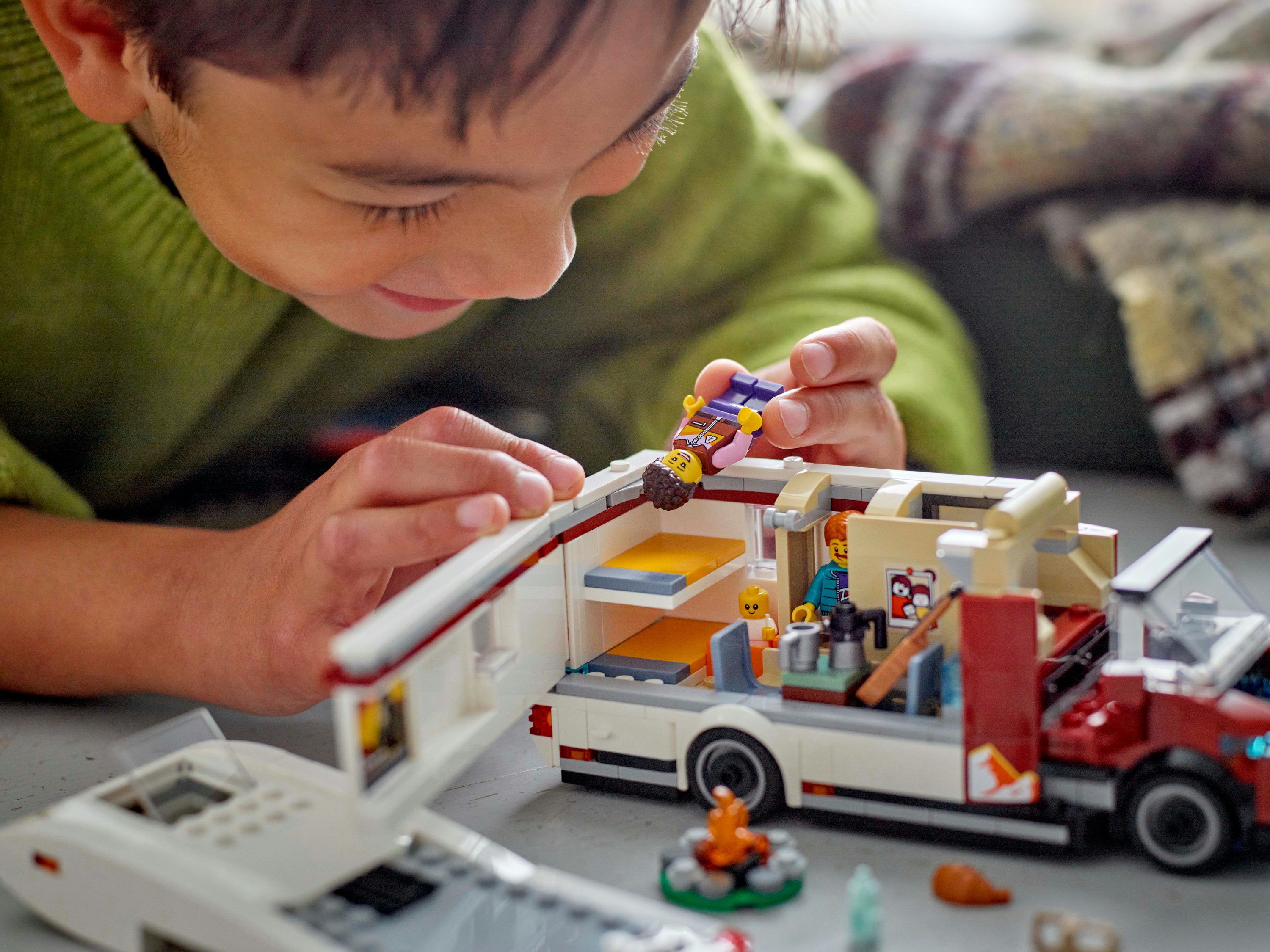 LEGO City Camper van delle vacanze d&rsquo;avventura