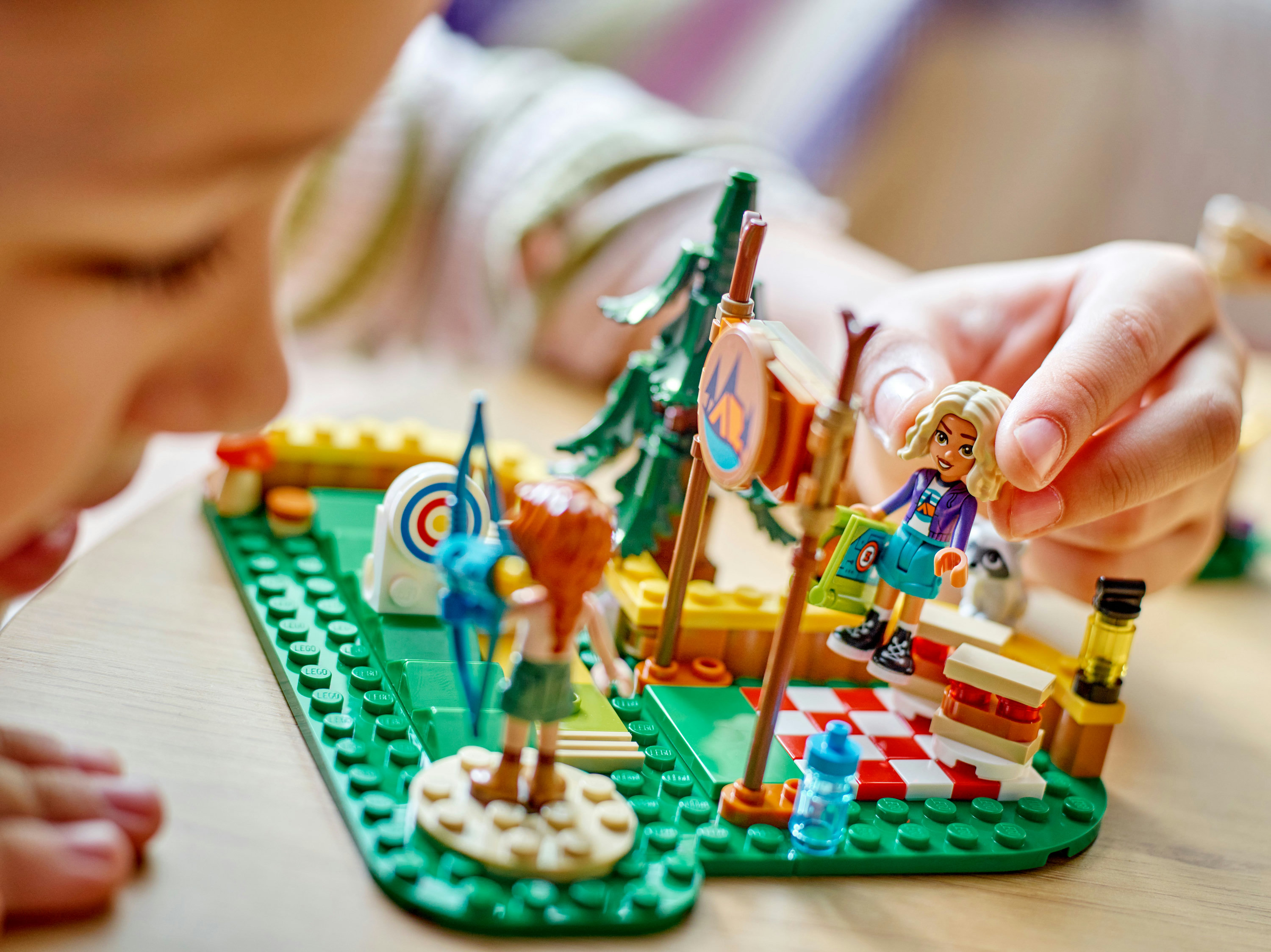 LEGO Friends Tiro con l&rsquo;arco al campo avventure