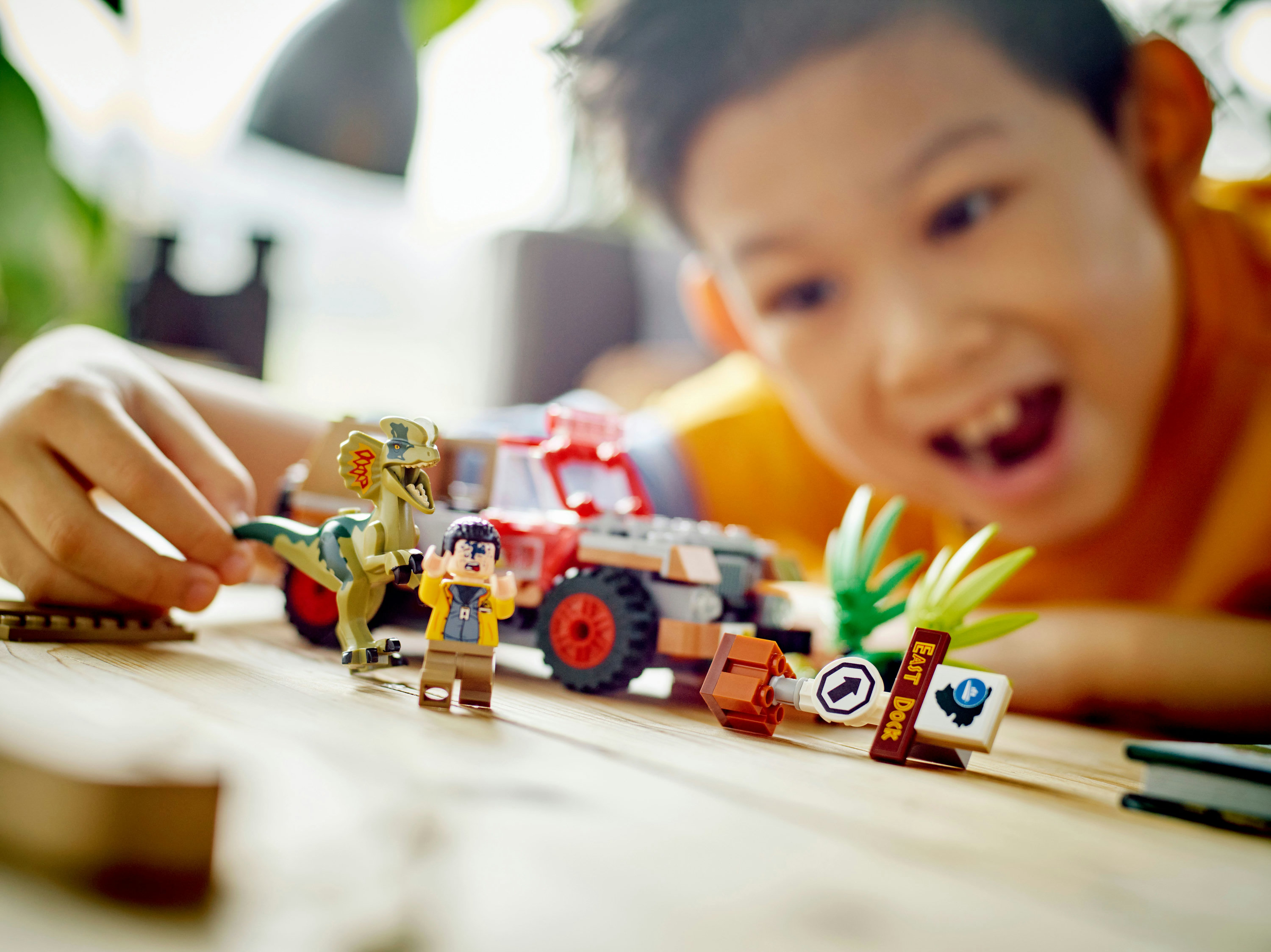 LEGO Jurassic World L&rsquo;agguato del Dilofosauro