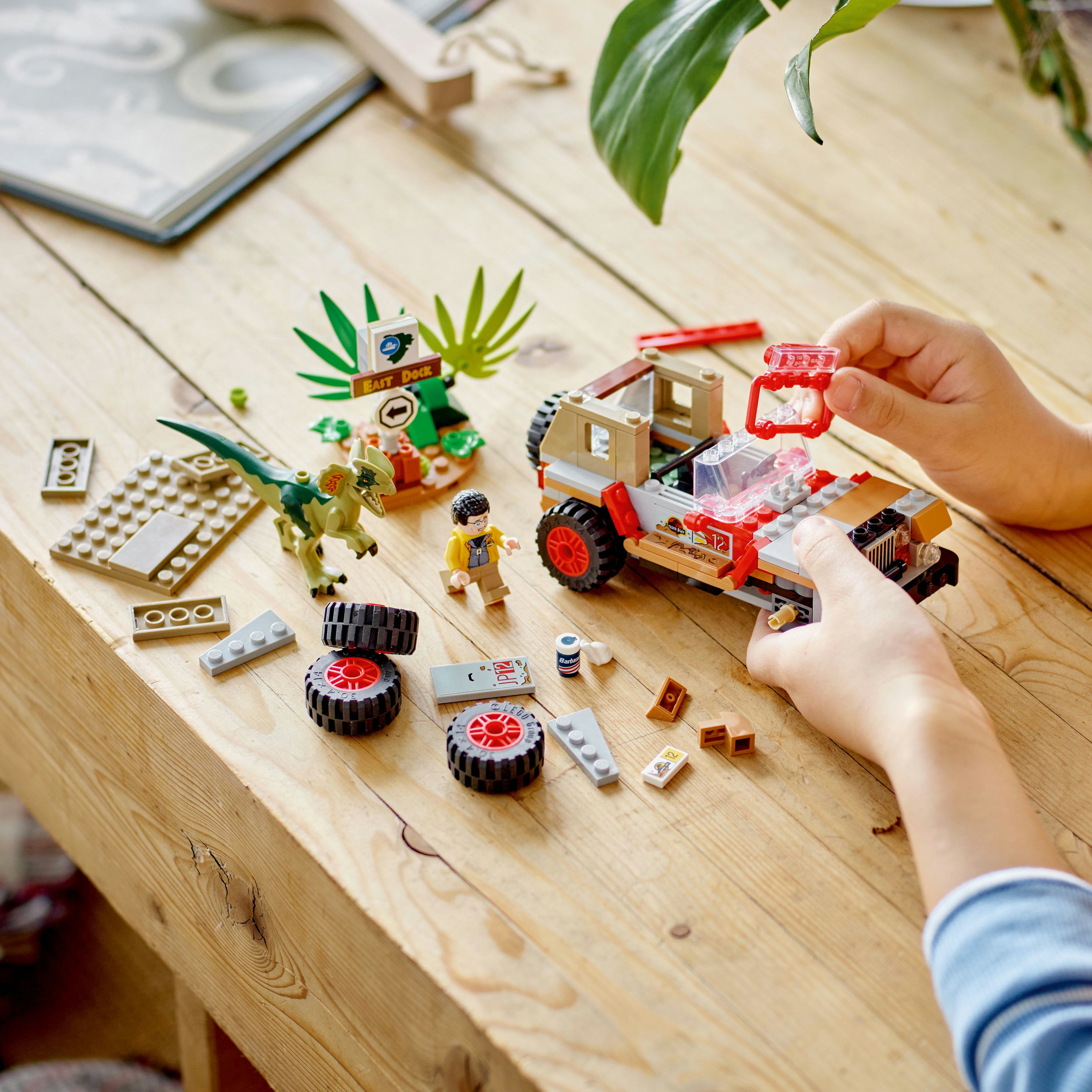 LEGO Jurassic World L&rsquo;agguato del Dilofosauro