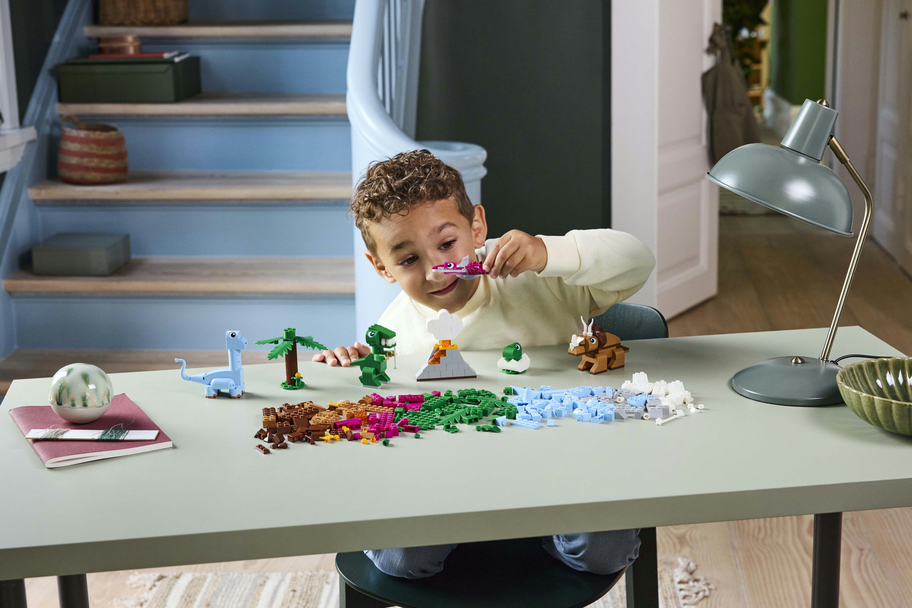 LEGO Classic 11041 Dinosauri Creativi, Giochi Bambini 5+, Colorati Animali Giocattolo da Costruire come T. Rex e Triceratopo