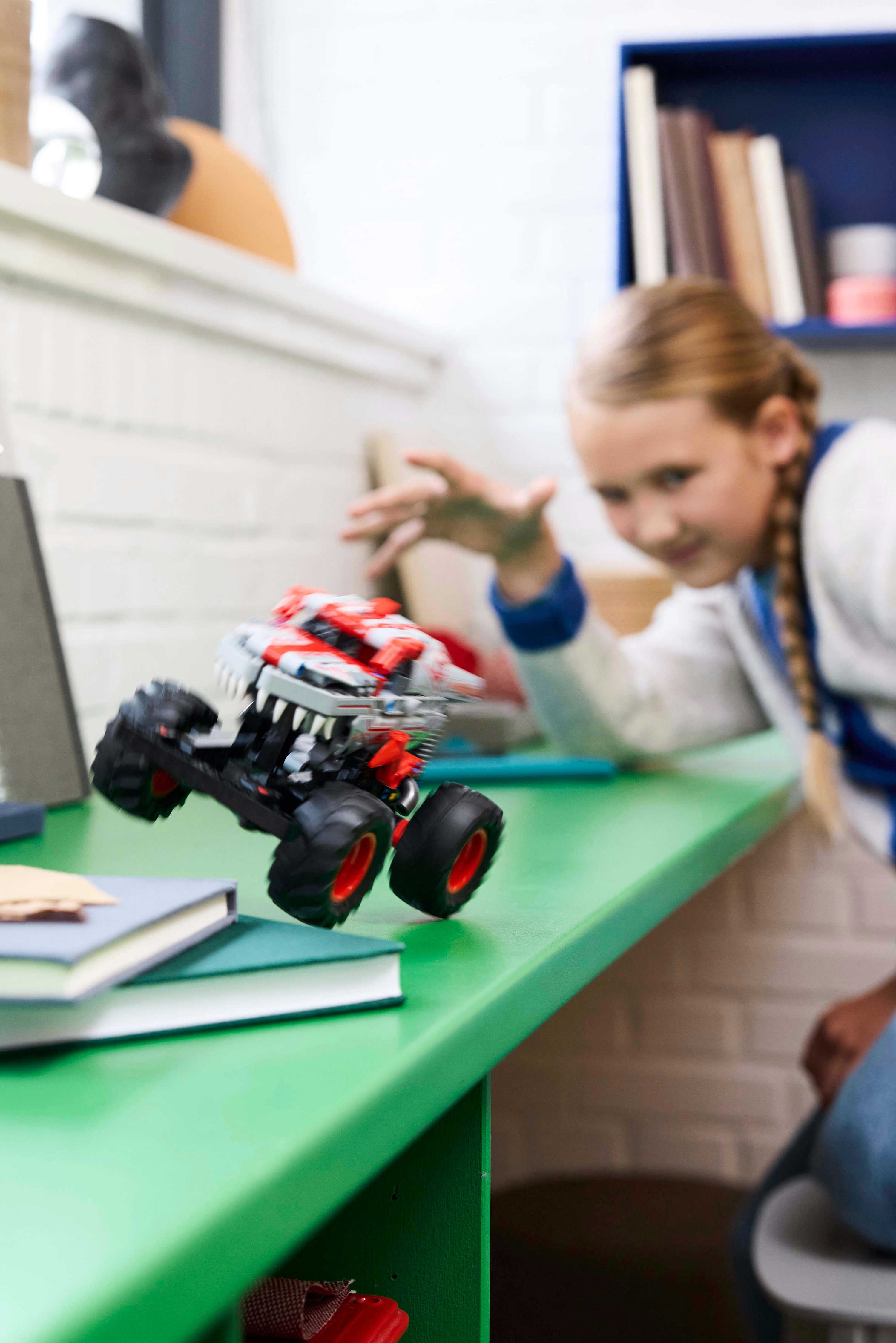 LEGO Technic Pull-back Monster Jam&trade; ThunderROARus&trade;