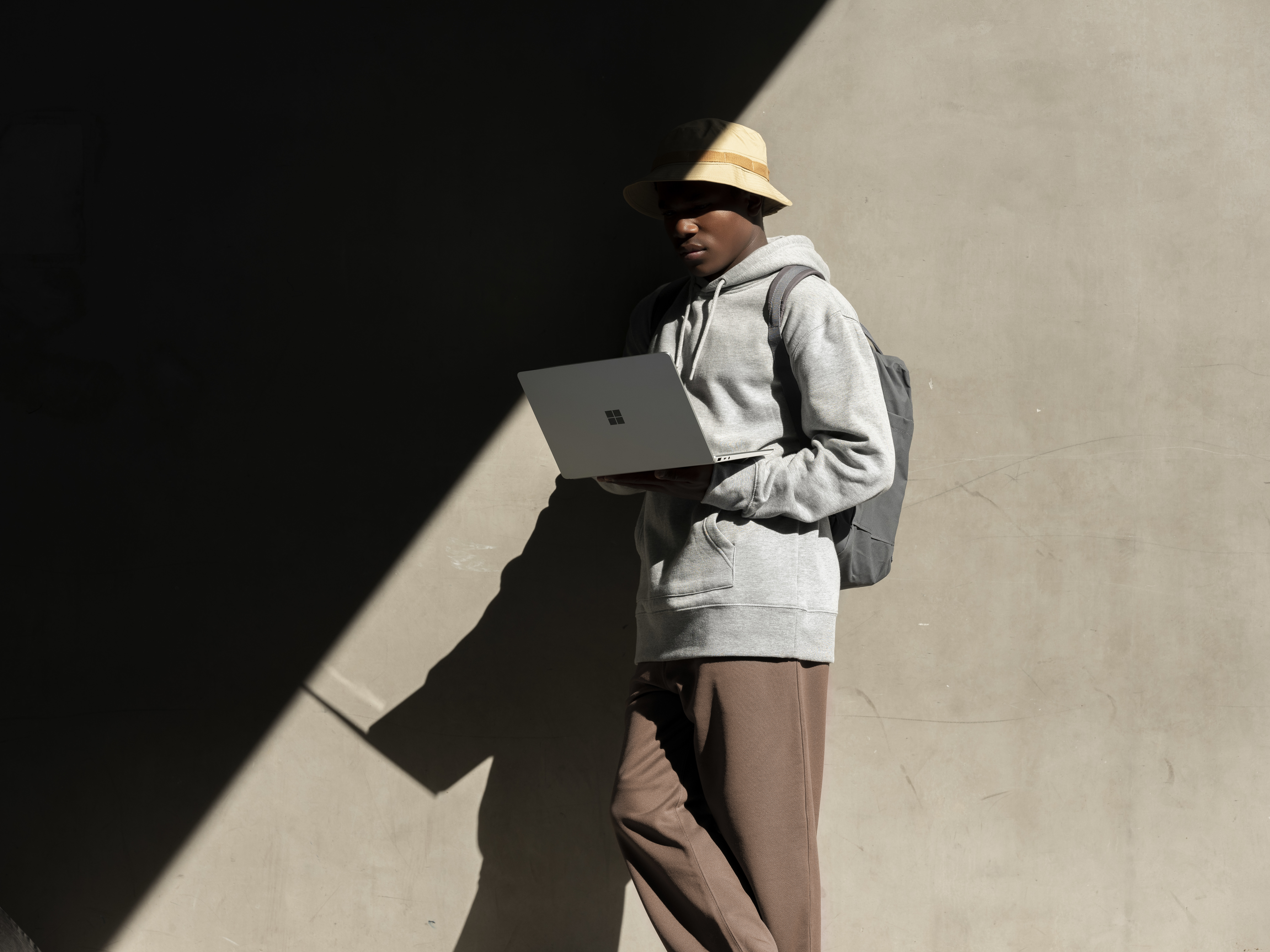 Microsoft Surface Laptop Go Intel® Core™ i5 i5-1035G1 Computer portatile 31,6 cm (12.4") Touch screen 8 GB LPDDR4x-SDRAM 128 GB SSD Wi-Fi 6 (802.11ax) Windows 10 Home in S mode Platino