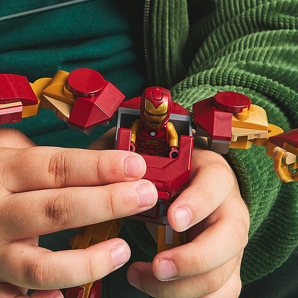 LEGO Mech di Iron Man contro Ultron