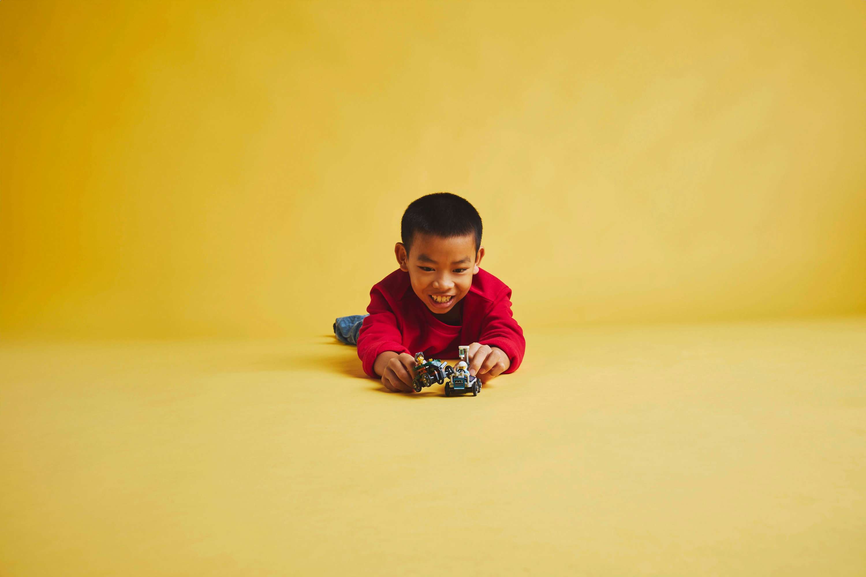 LEGO City Pack veicoli da corsa: aereo contro letto d&rsquo;ospedale