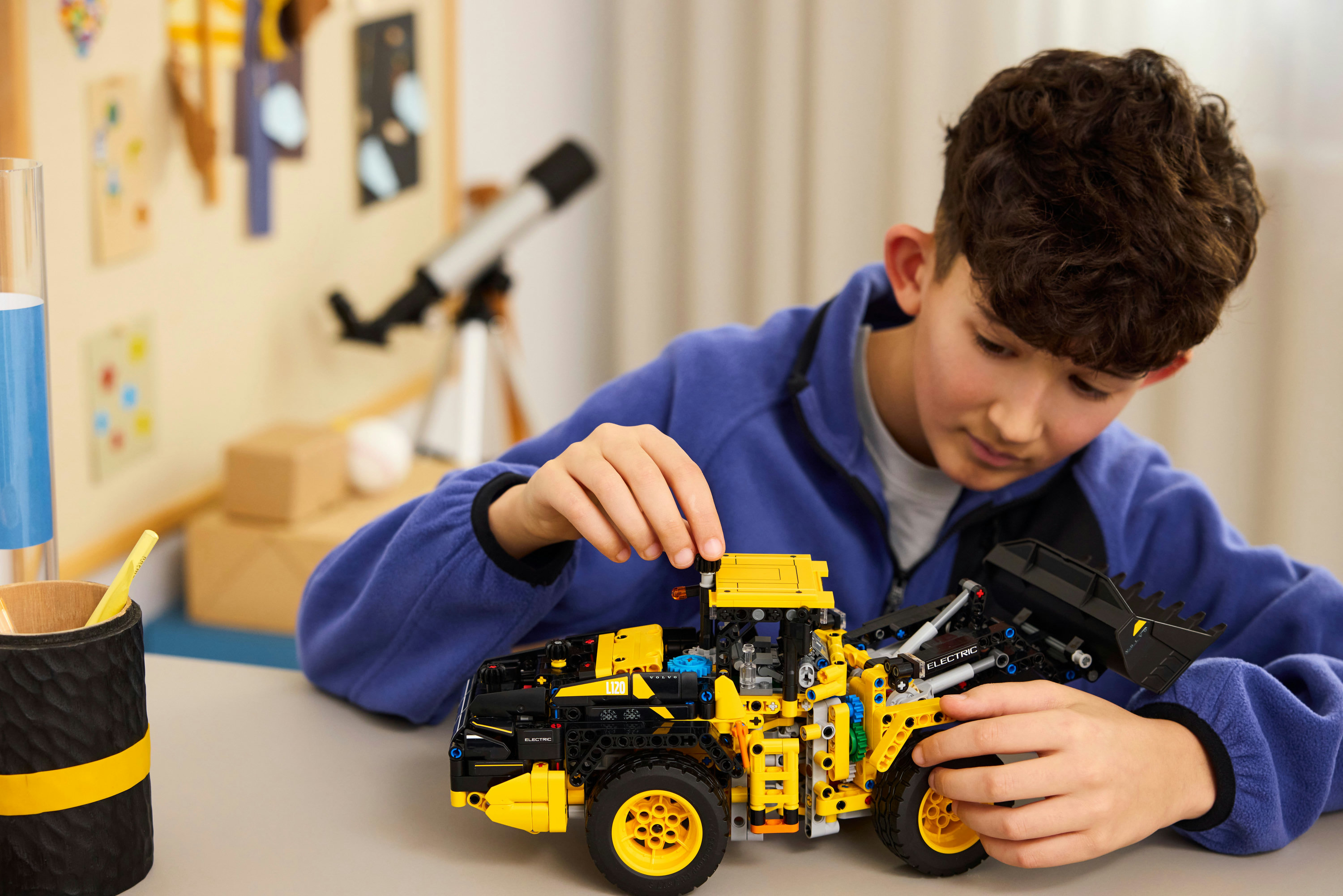 LEGO Technic Pala gommata Volvo L120 Electric