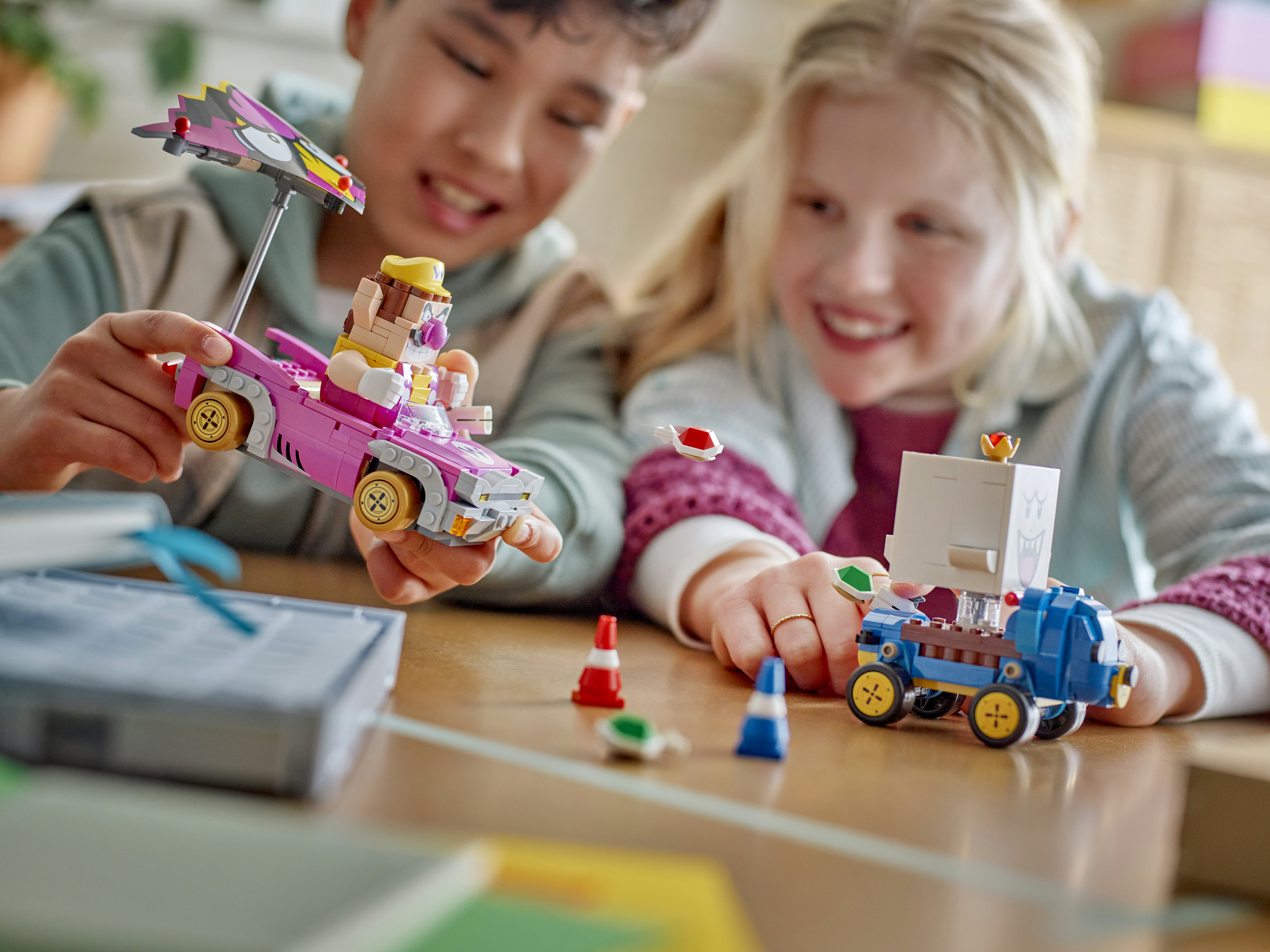 LEGO Super Mario 72038 Mario Kart &ndash; Wario e Re Boo, Giocattolo Interattivo con 2 Macchine e 2 Figure, Regalo per Bambini 8+