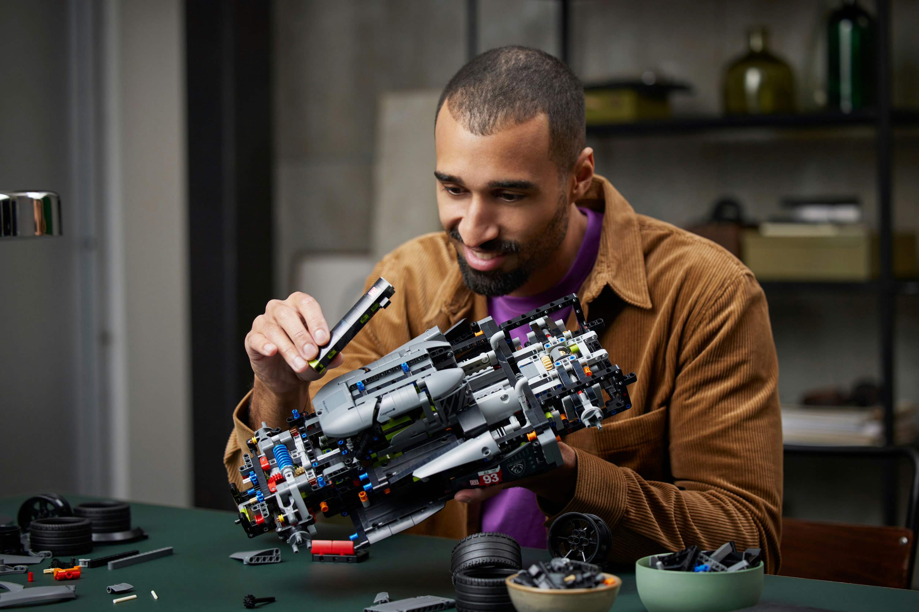 LEGO Technic PEUGEOT 9X8 24H Le Mans Hybrid Hypercar