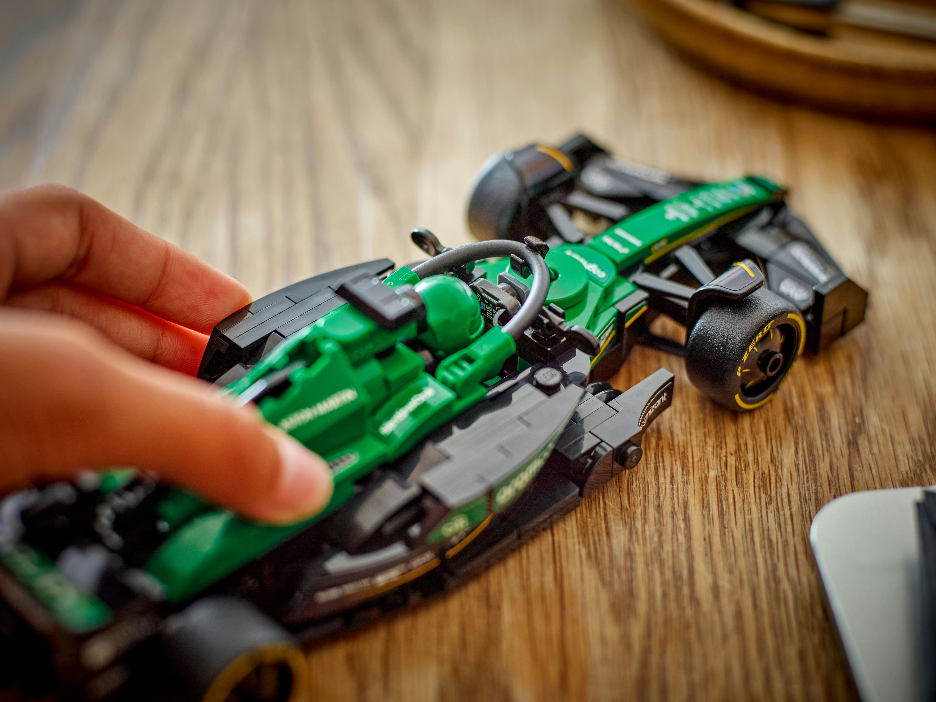 LEGO Speed Champions Auto da corsa Aston Martin Aramco F1&reg; AMR24