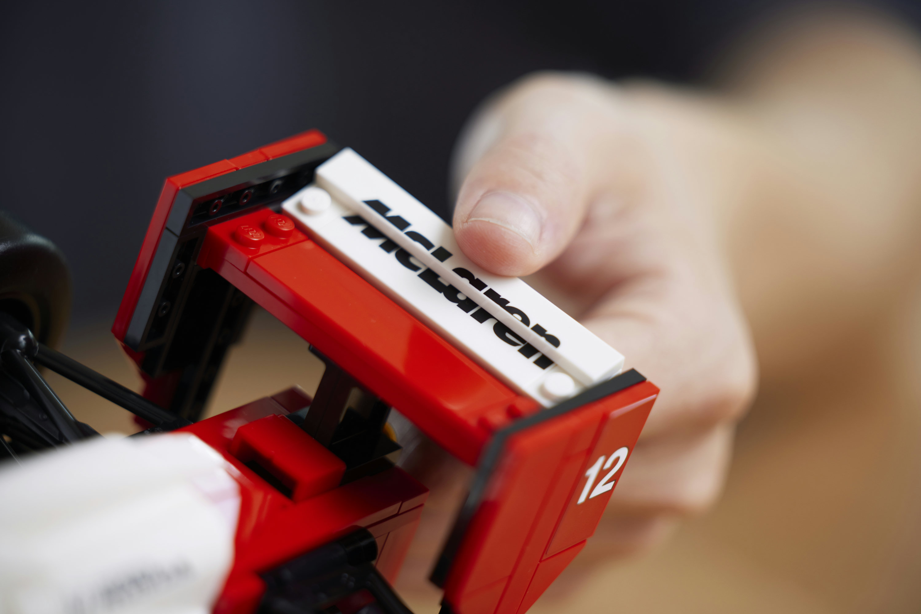 LEGO ICONS McLaren MP4/4 e Ayrton Senna