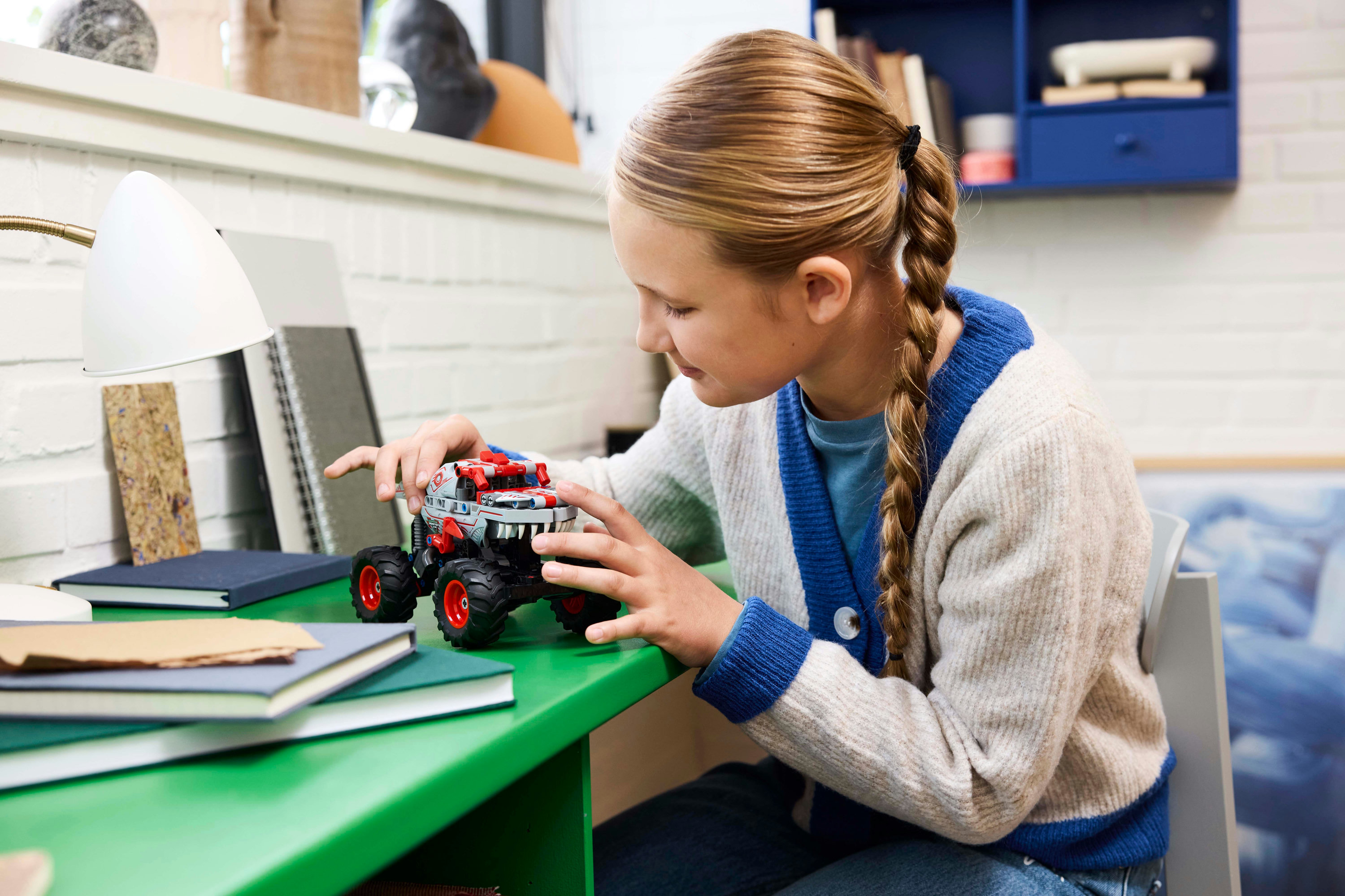 LEGO Technic Pull-back Monster Jam&trade; ThunderROARus&trade;