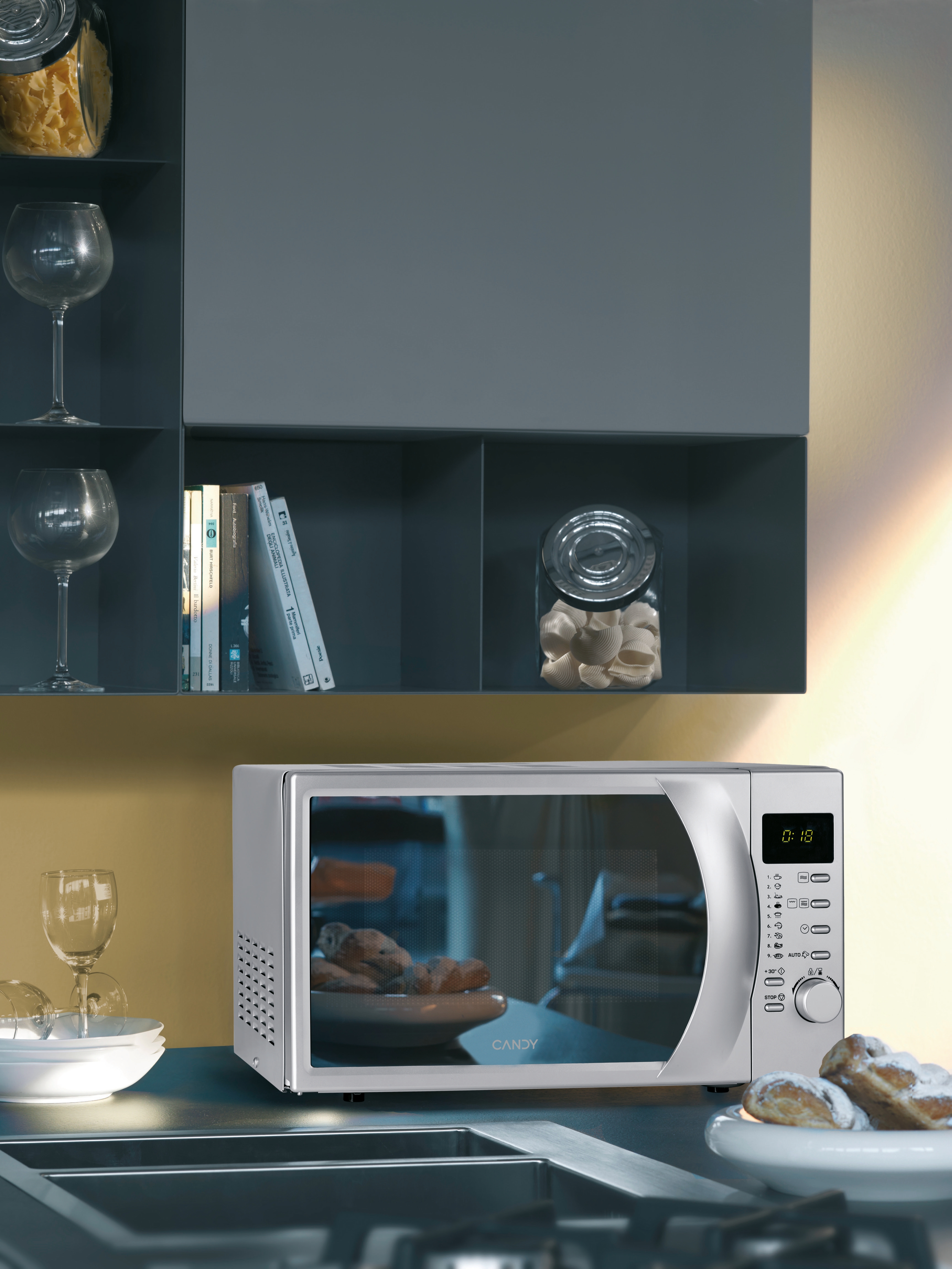 Candy Smart CMG2071DS Argento Microonde con grill Superficie piana 20 L 700 W