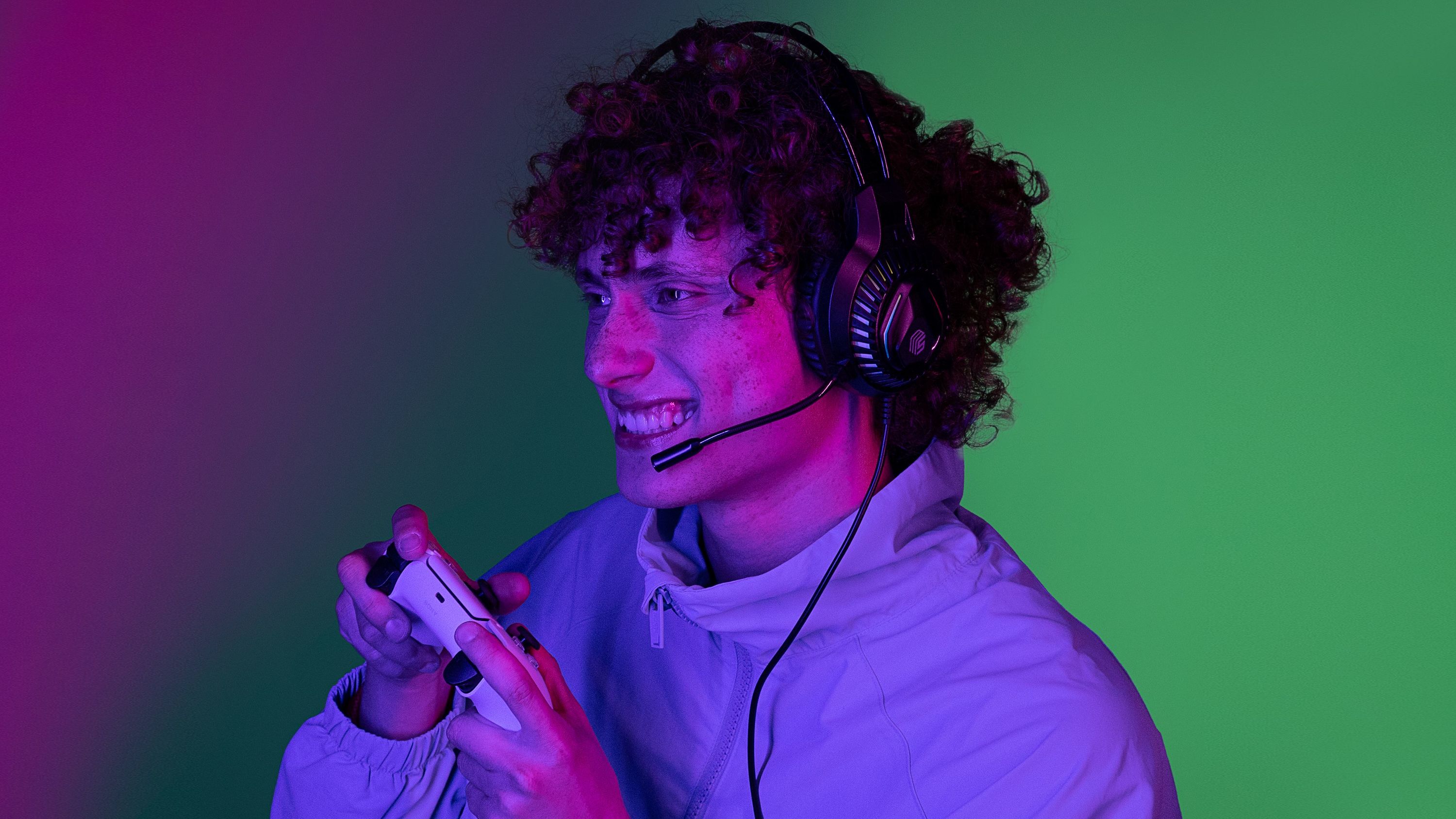 Music Sound Predator Cuffie da gaming con cavo JACK 3.5mm lungo 160cm. Dotate di luci RGB, microfono flessibile, archetto regolabile e padiglioni ultra-morbidi per un comfort perfetto durante le tue partite.