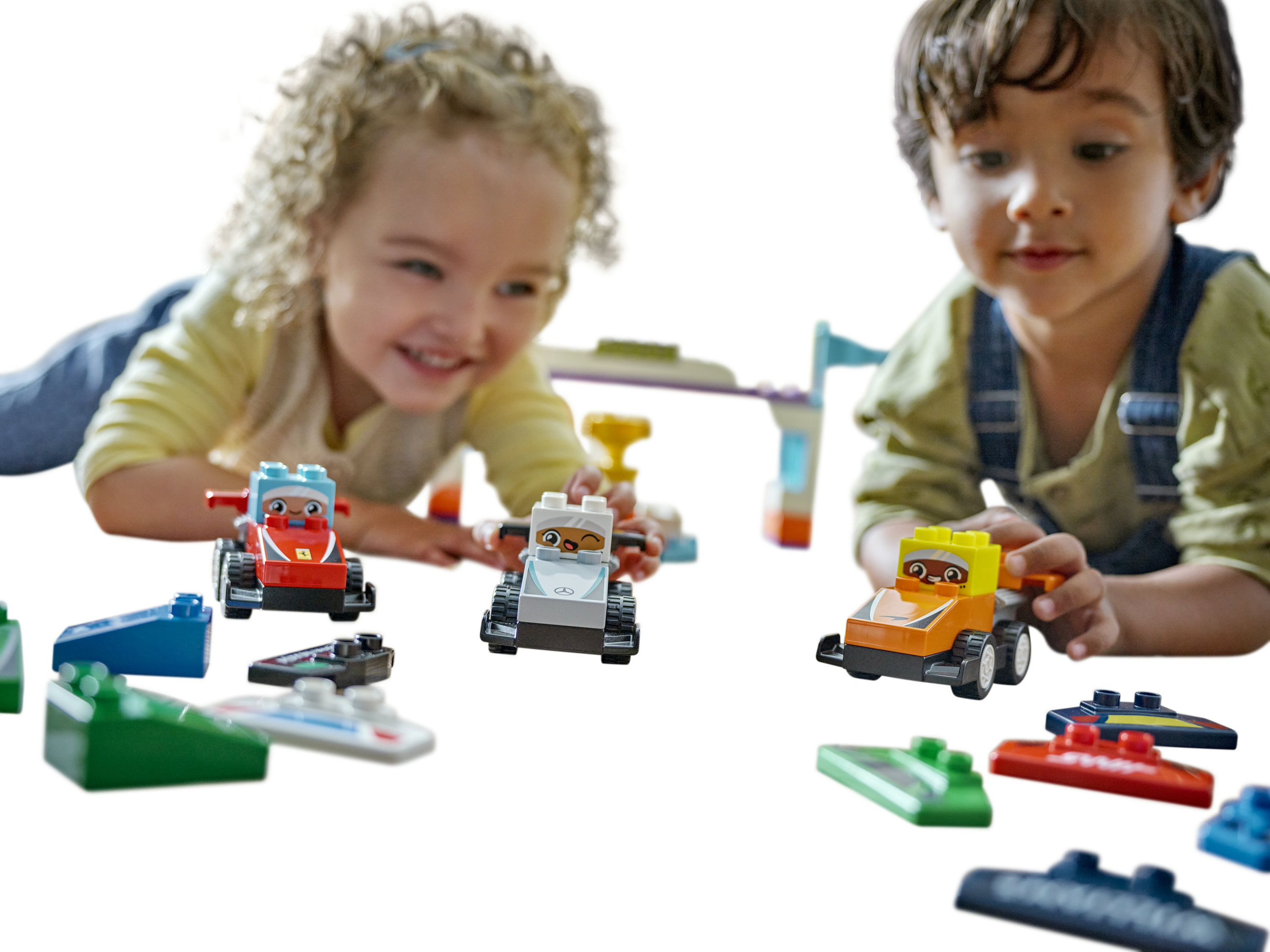 LEGO DUPLO 10445 Auto da Corsa e Piloti Team F1, Macchina Giocattolo da Costruire, Giochi Creativi e Didattici per Bambini 2+