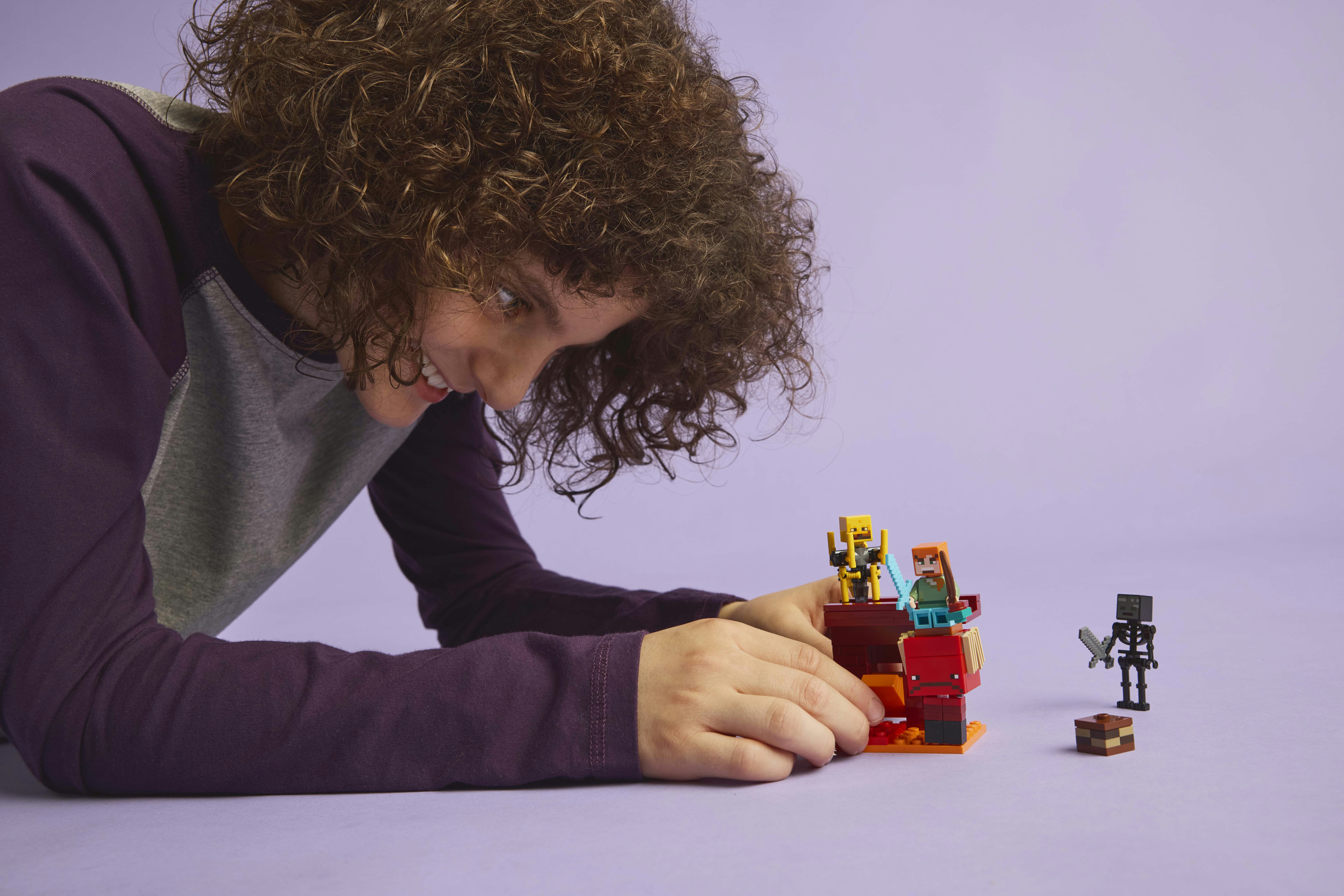 LEGO Minecraft 21266 Battaglia sul Ponte del Nether, Gioco d'Avventura Bambini 6+ con Funzioni e 4 Personaggi dal Videogioco