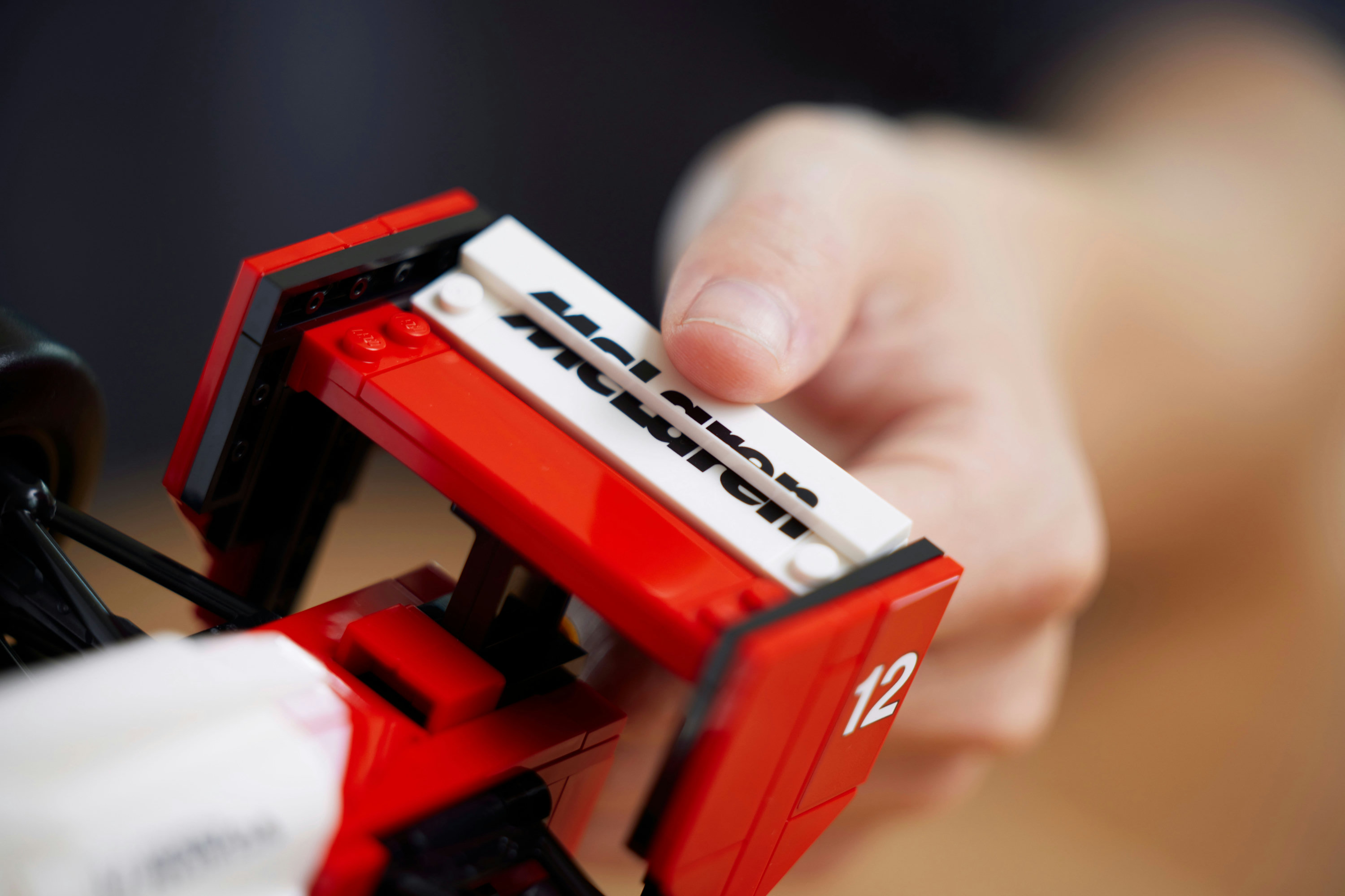 LEGO ICONS McLaren MP4/4 e Ayrton Senna