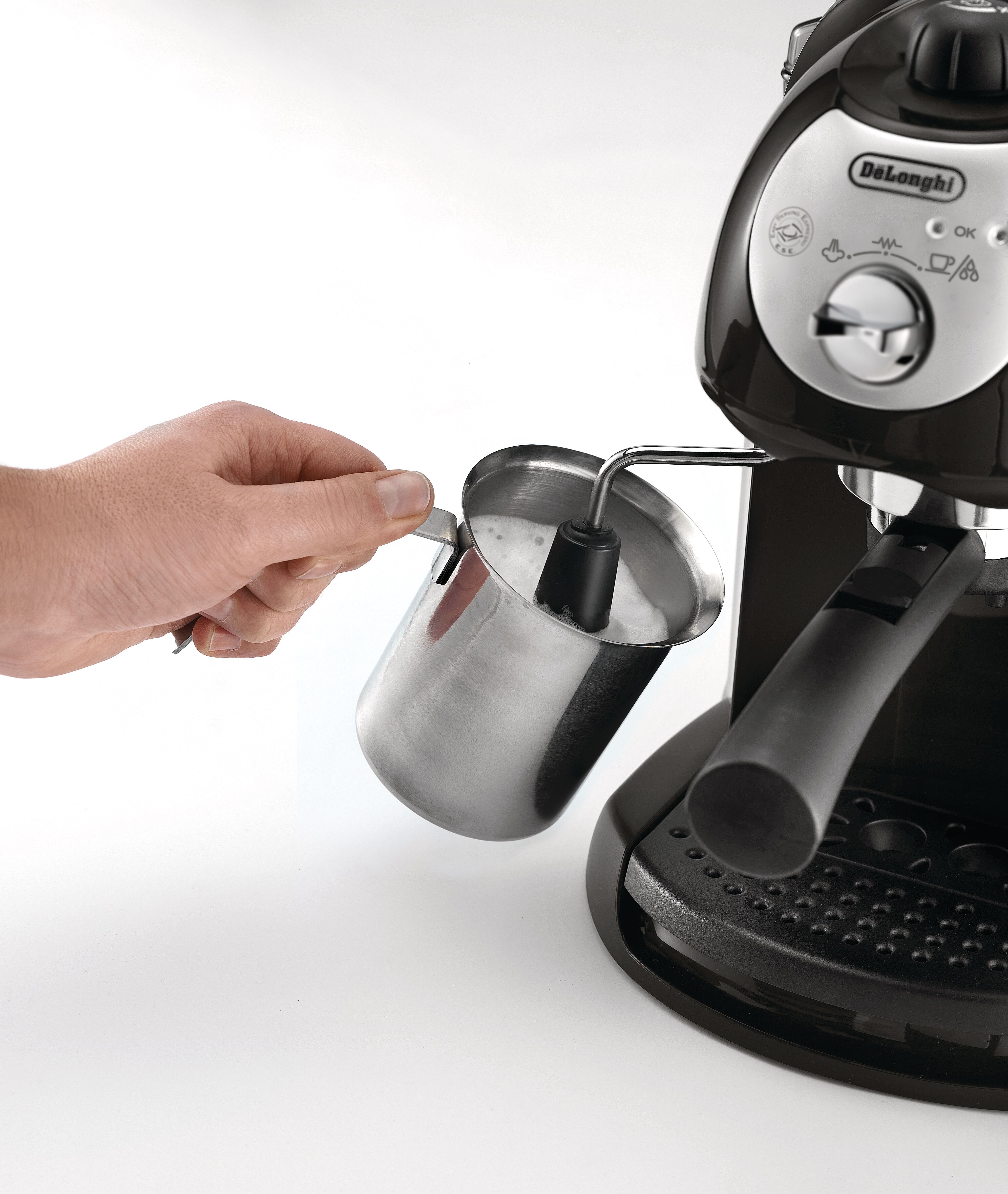 De&rsquo;Longhi EC201.CD,B Macchina da Caff&egrave; Manuale Espresso e Cappuccino, Compatibile con Polvere o Cialde E.S.E., Spegnimento Automatico, Serbatoio Estraibile da 1L, Potenza 1100W, Nero
