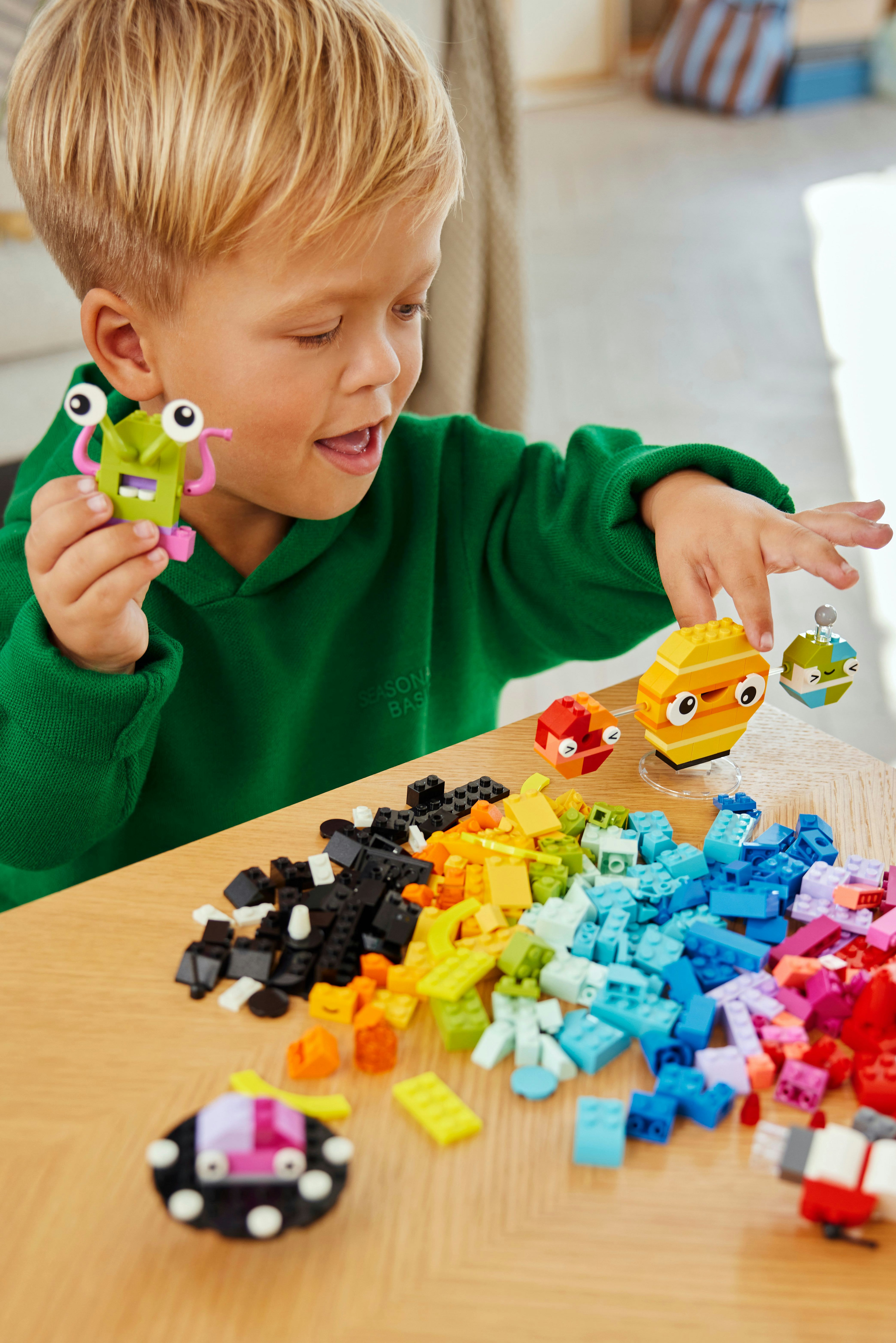 LEGO Classic Pianeti dello spazio creativi