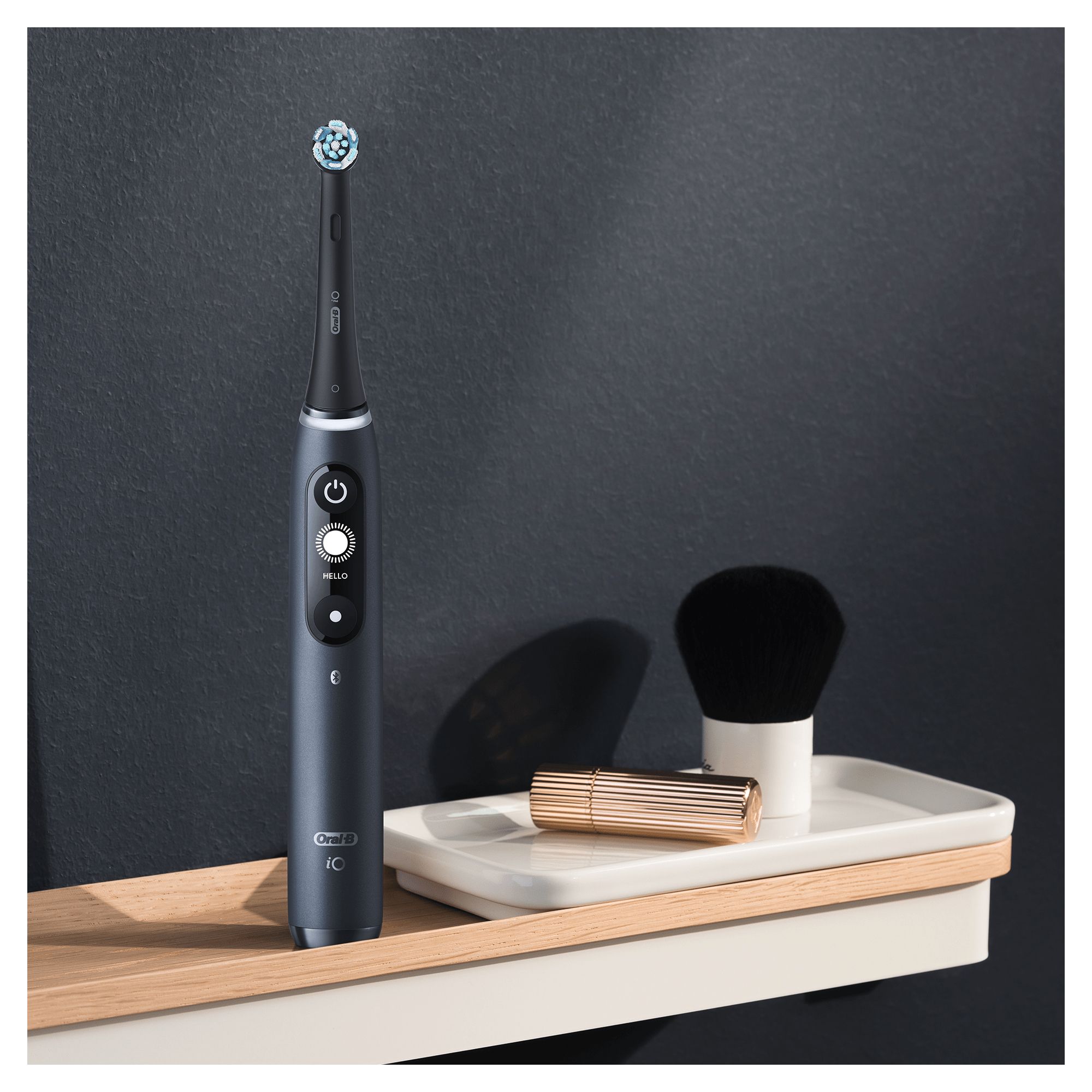 Oral-B iO Spazzolino Elettrico Ricaricabile 7S Nero, 2 Testine, 1 Custodia Da Viaggio, 1 Spazzolino