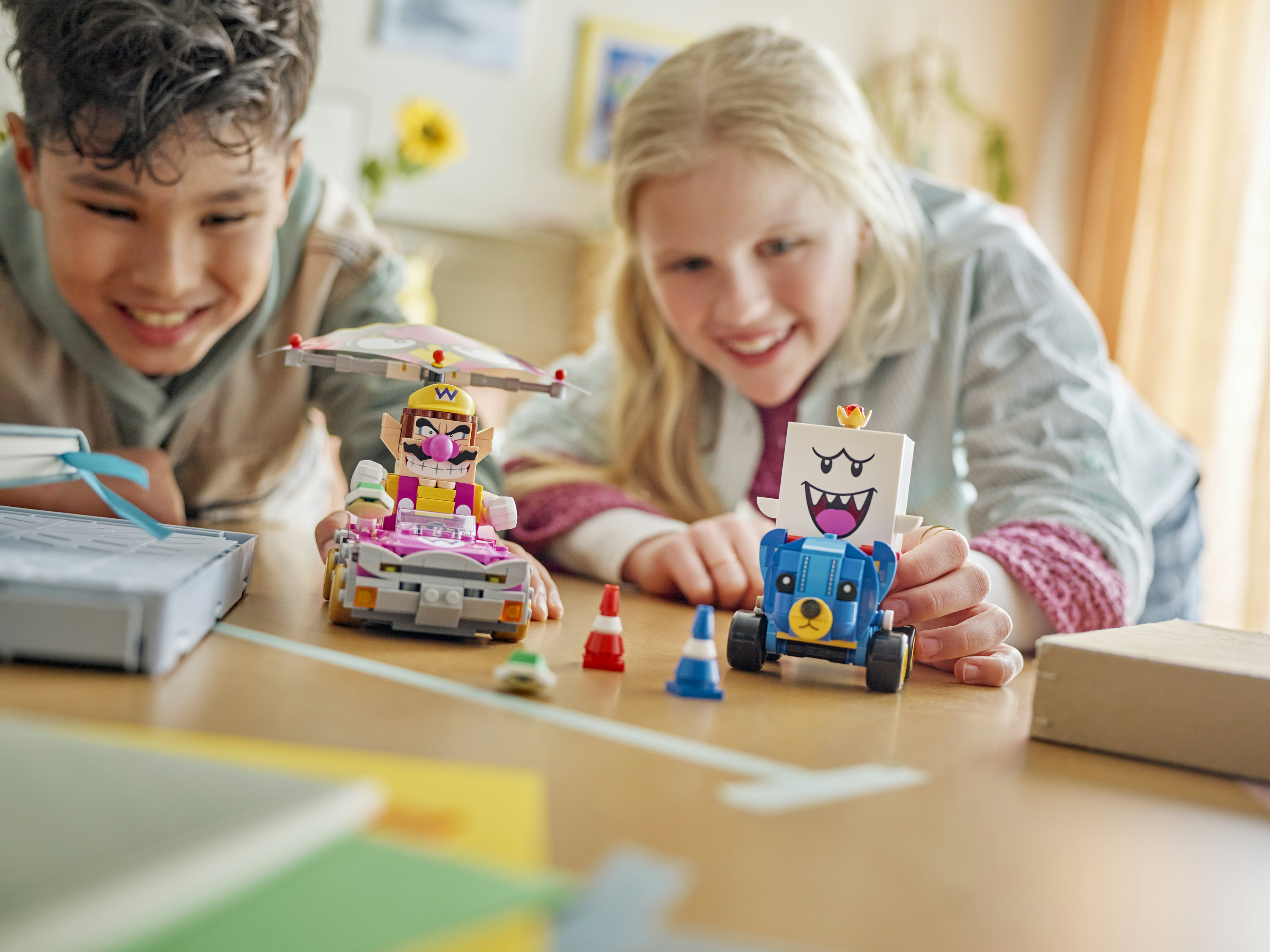 LEGO Super Mario 72038 Mario Kart &ndash; Wario e Re Boo, Giocattolo Interattivo con 2 Macchine e 2 Figure, Regalo per Bambini 8+