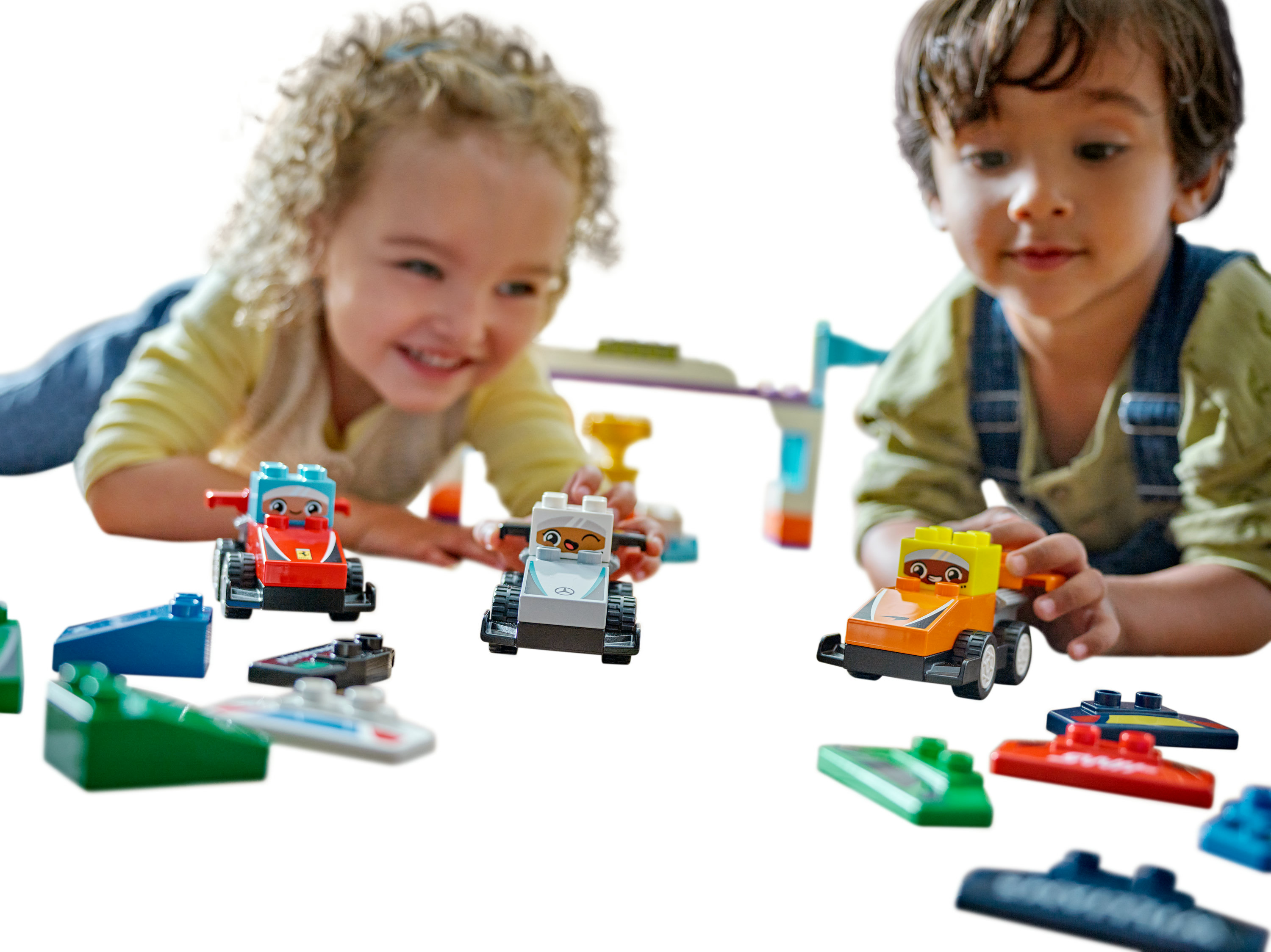 LEGO DUPLO Auto da corsa e piloti Team F1&reg;