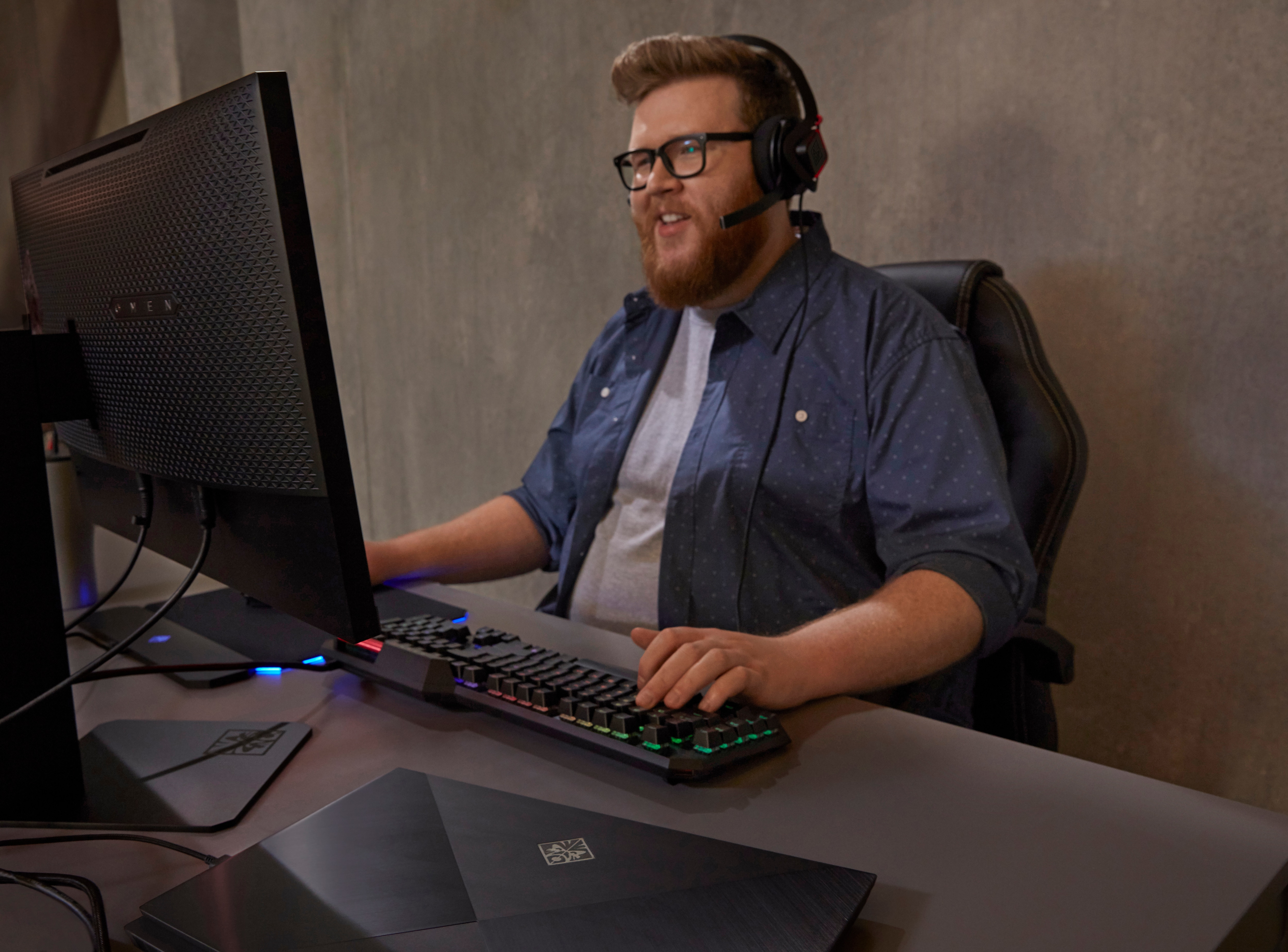 HP OMEN 15-ce022nl Intel® Core™ i7 i7-7700HQ Computer portatile 39,6 cm (15.6") Full HD 8 GB DDR4-SDRAM 1,13 TB HDD+SSD NVIDIA® GeForce® GTX 1050 Windows 10 Home Nero