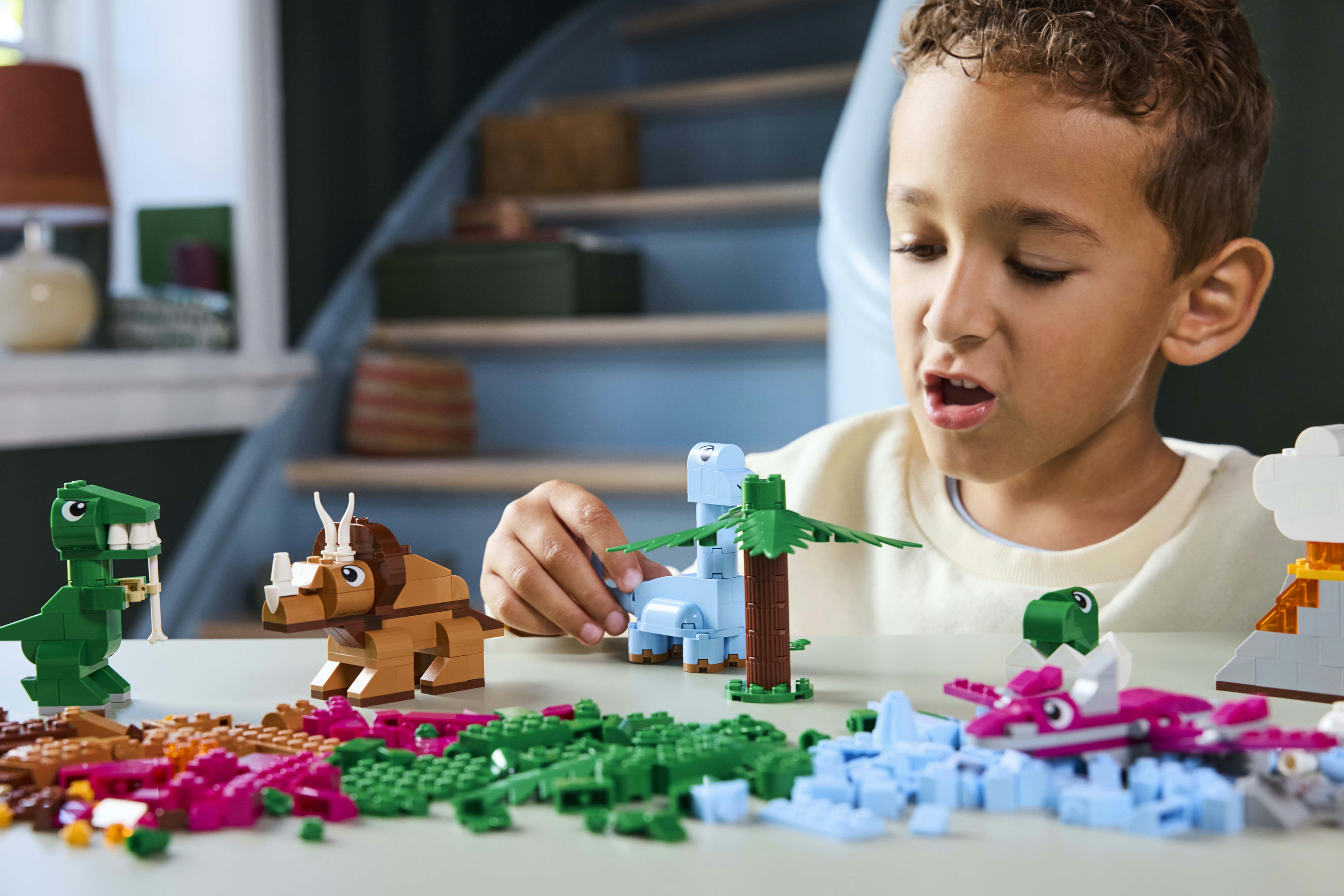 LEGO Classic 11041 Dinosauri Creativi, Giochi Bambini 5+, Colorati Animali Giocattolo da Costruire come T. Rex e Triceratopo