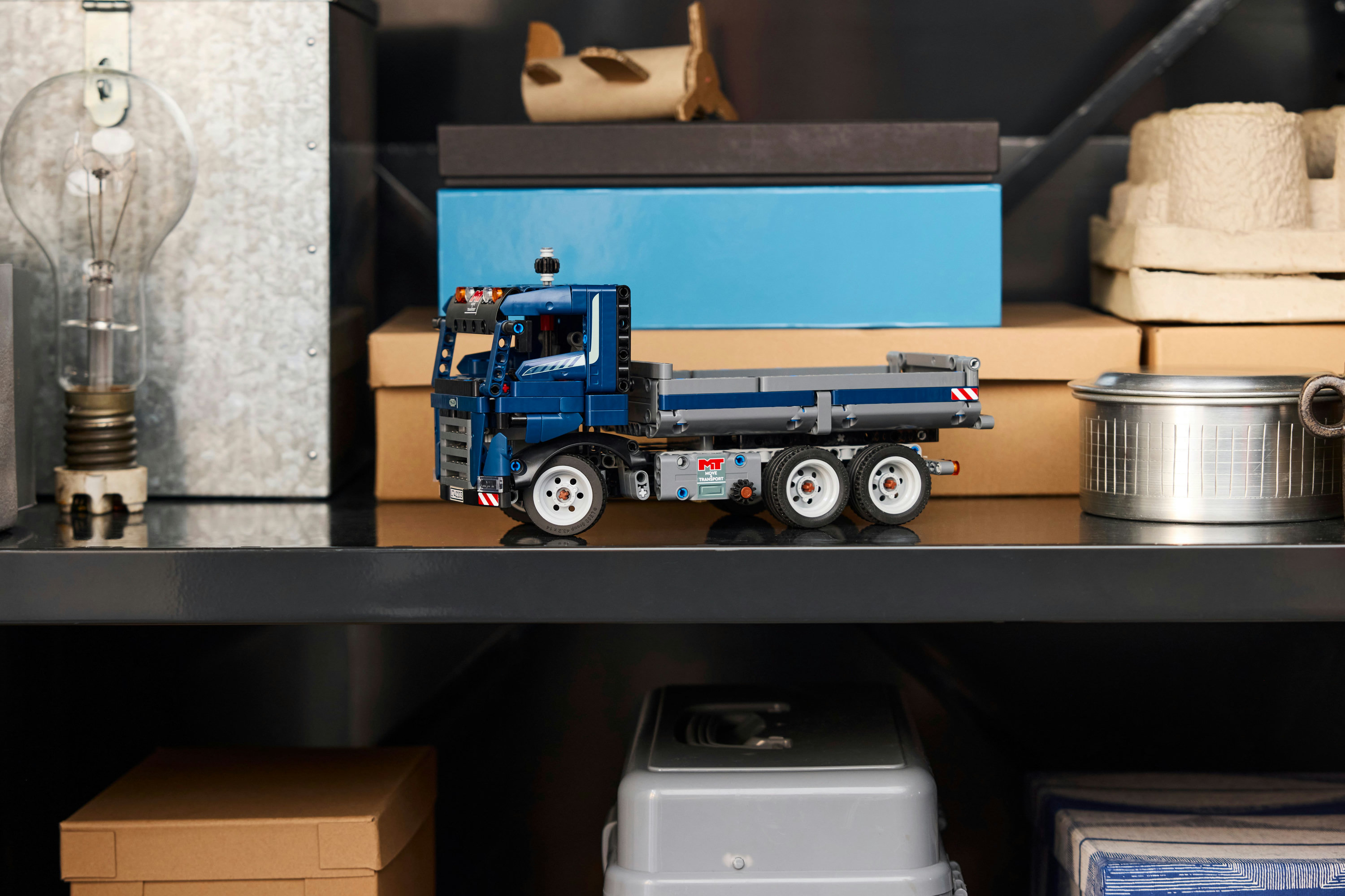 LEGO Technic Autocarro con cassone ribaltabile