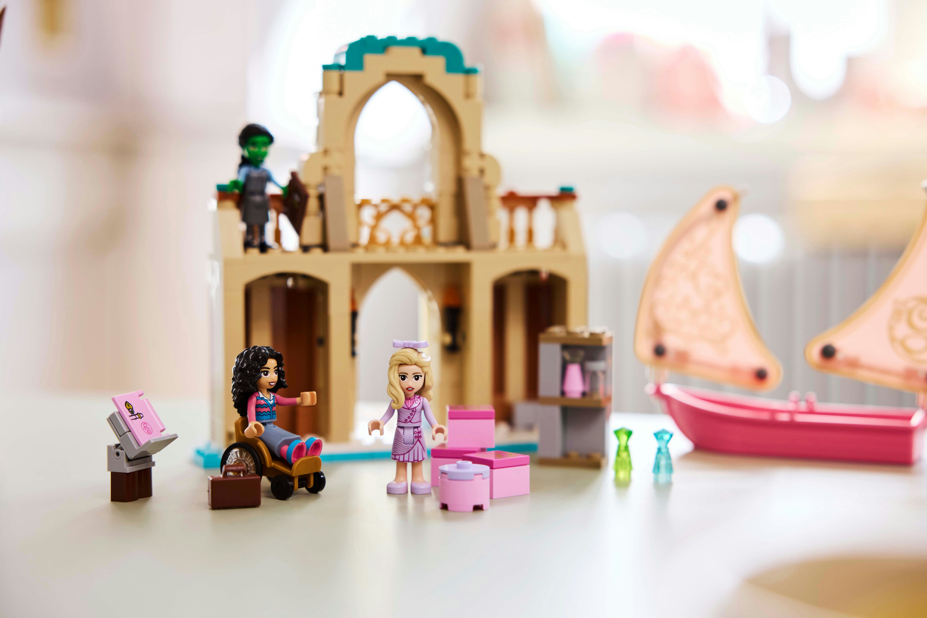 LEGO Glinda, Elphaba e Nessarose all&rsquo;Universit&agrave; di Shiz