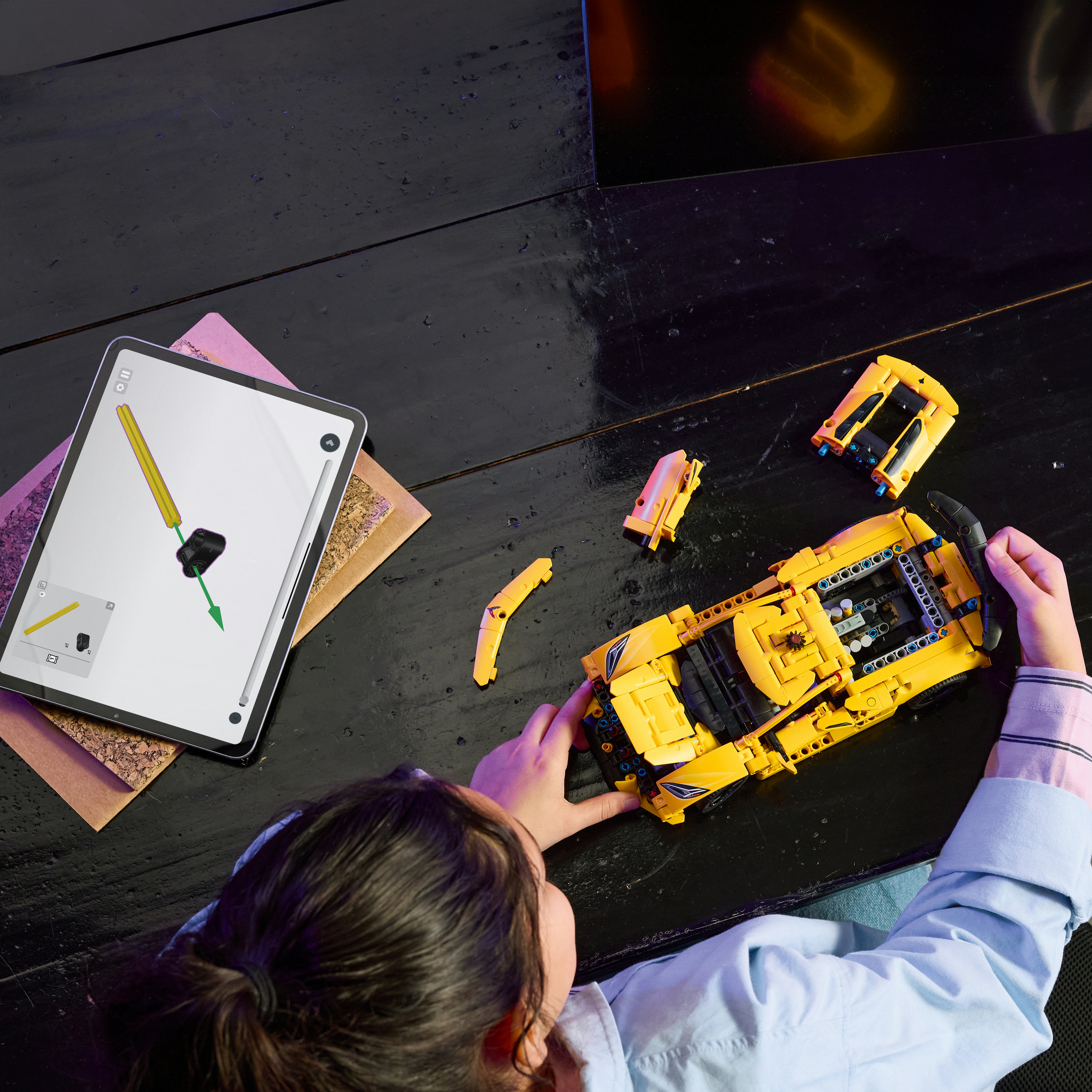 LEGO Technic 42205 Chevrolet Corvette Stingray - Modello di Auto per Bambini 9+ Fan delle Macchine Giocattolo con Funzioni