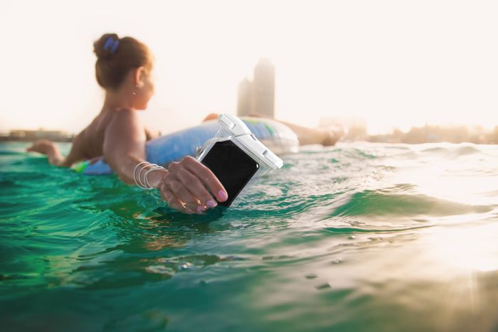 Cellularline Voyager - Universale Custodia Impermeabile per Smartphone