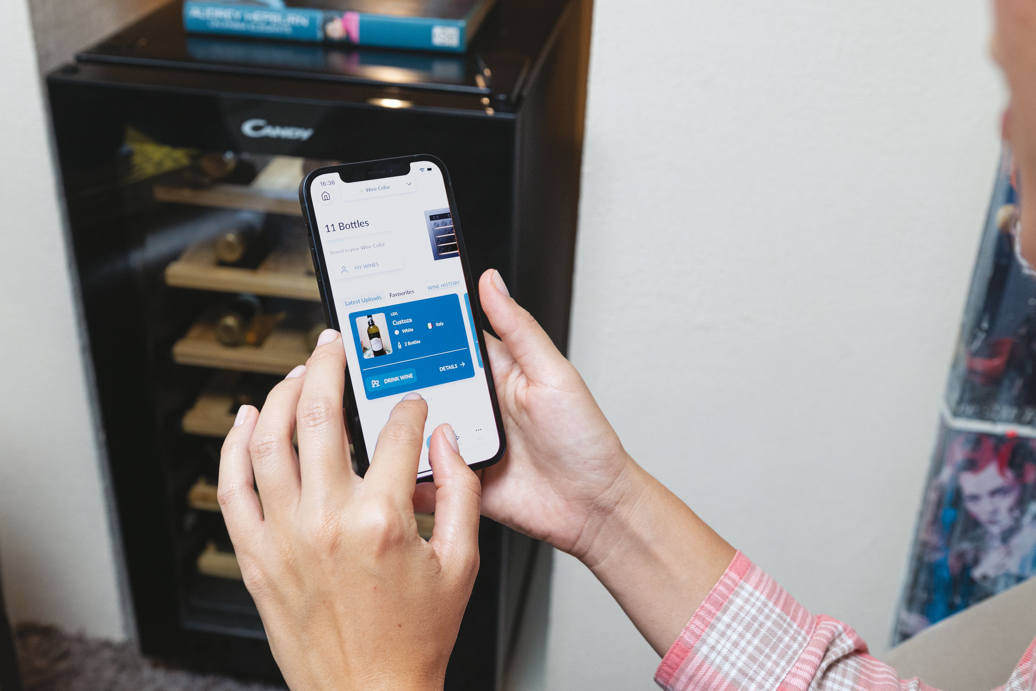 Candy DiVino CWC 021 ELSP/N Cantinetta vino con compressore Libera installazione Nero 21 bottiglia/bottiglie